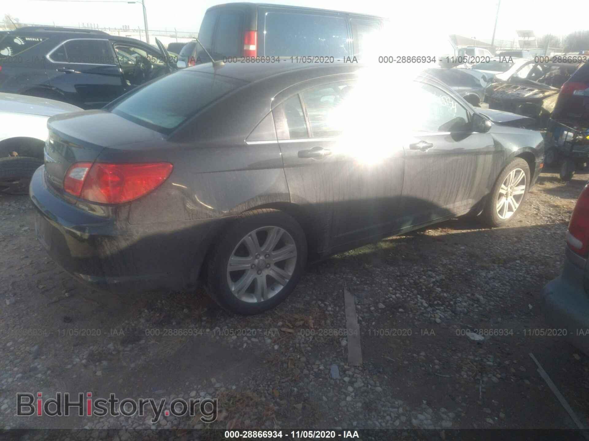 2010 CHRYSLER SEBRING - VIN: 1C3CC5FV6AN109611 - Фото 4