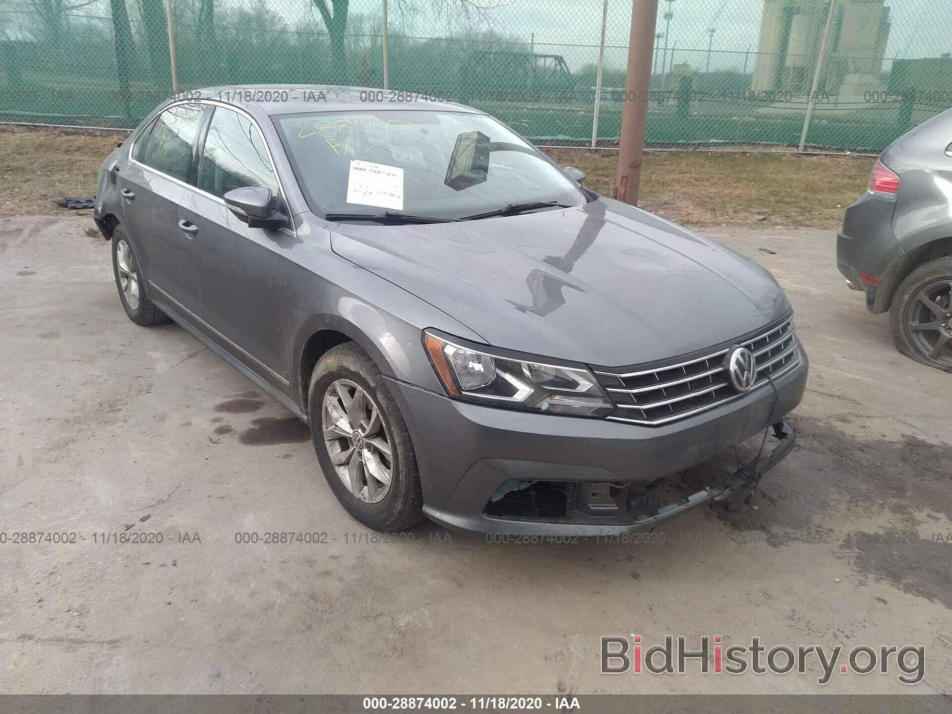 Photo 1VWAT7A38HC082693 - VOLKSWAGEN PASSAT 2017