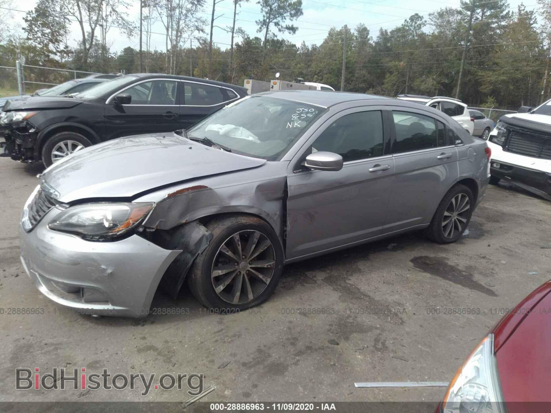 2013 CHRYSLER 200 - VIN: 1C3CCBBG6DN728025 - Фото 2