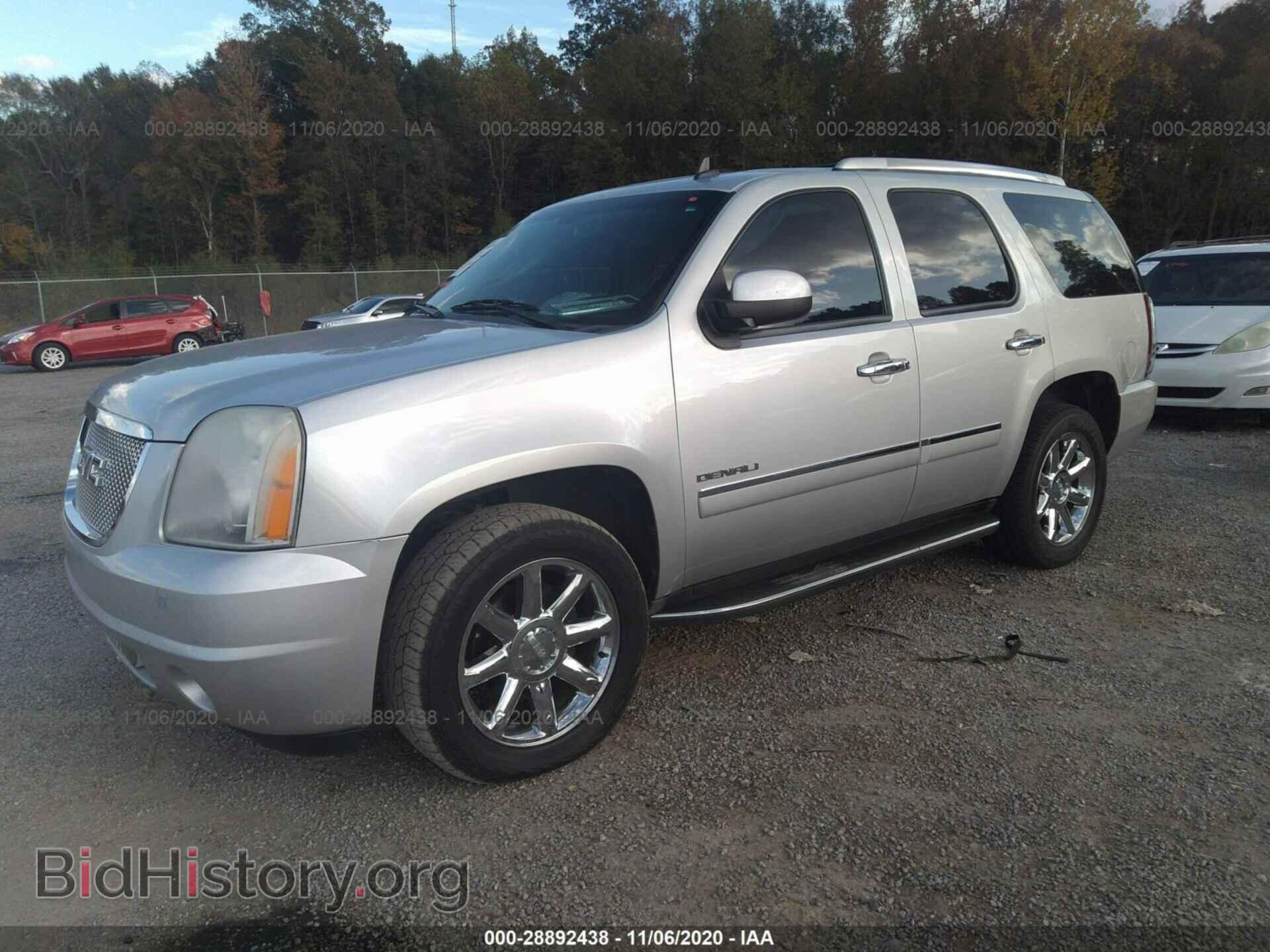 2011 GMC YUKON - VIN: 1GKS1EEF8BR375136 - Photo 2