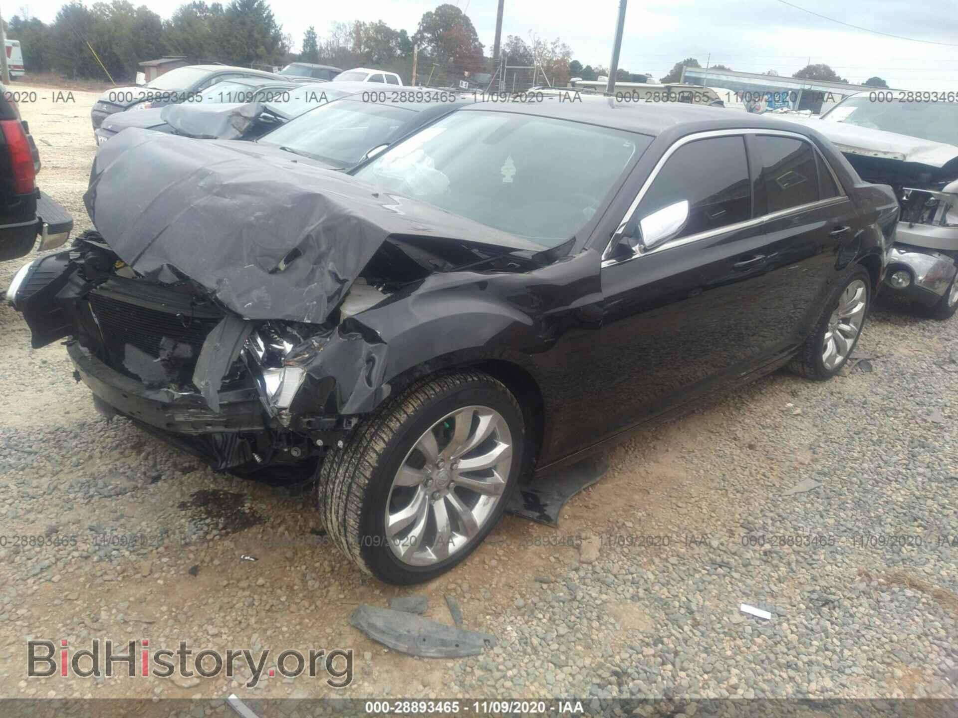 2019 CHRYSLER 300 - VIN: 2C3CCAAG9KH601500 - Фото 2