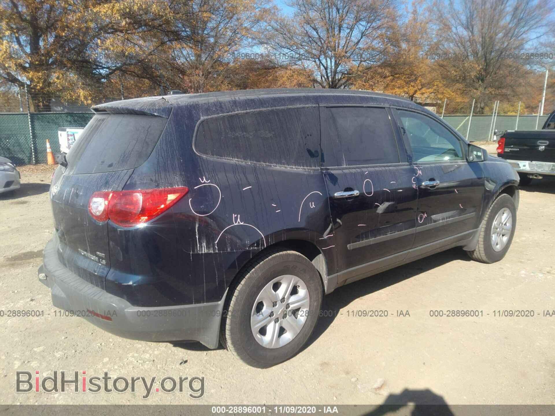 2012 CHEVROLET TRAVERSE - VIN: 1GNKVEED9CJ215725 - Фото 4