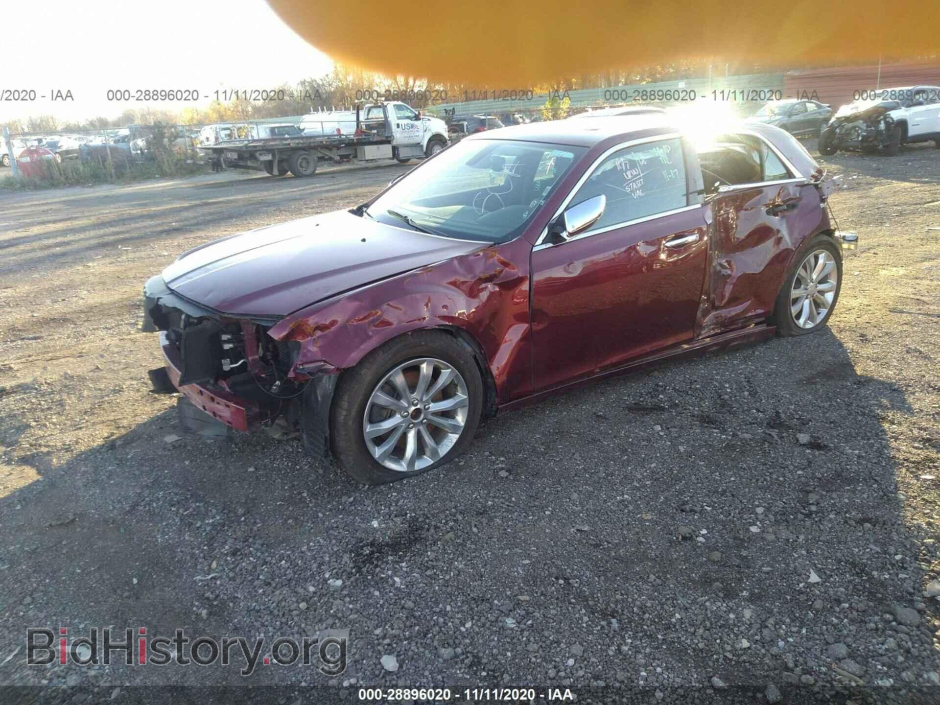 2019 CHRYSLER 300 - VIN: 2C3CCAKGXKH586505 - Фото 2