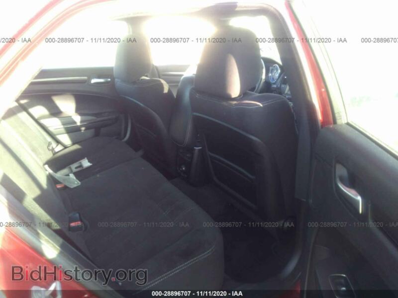 2012 Chrysler 300 (VIN 2C3CCABG6CH208036) — фото 8 из 11