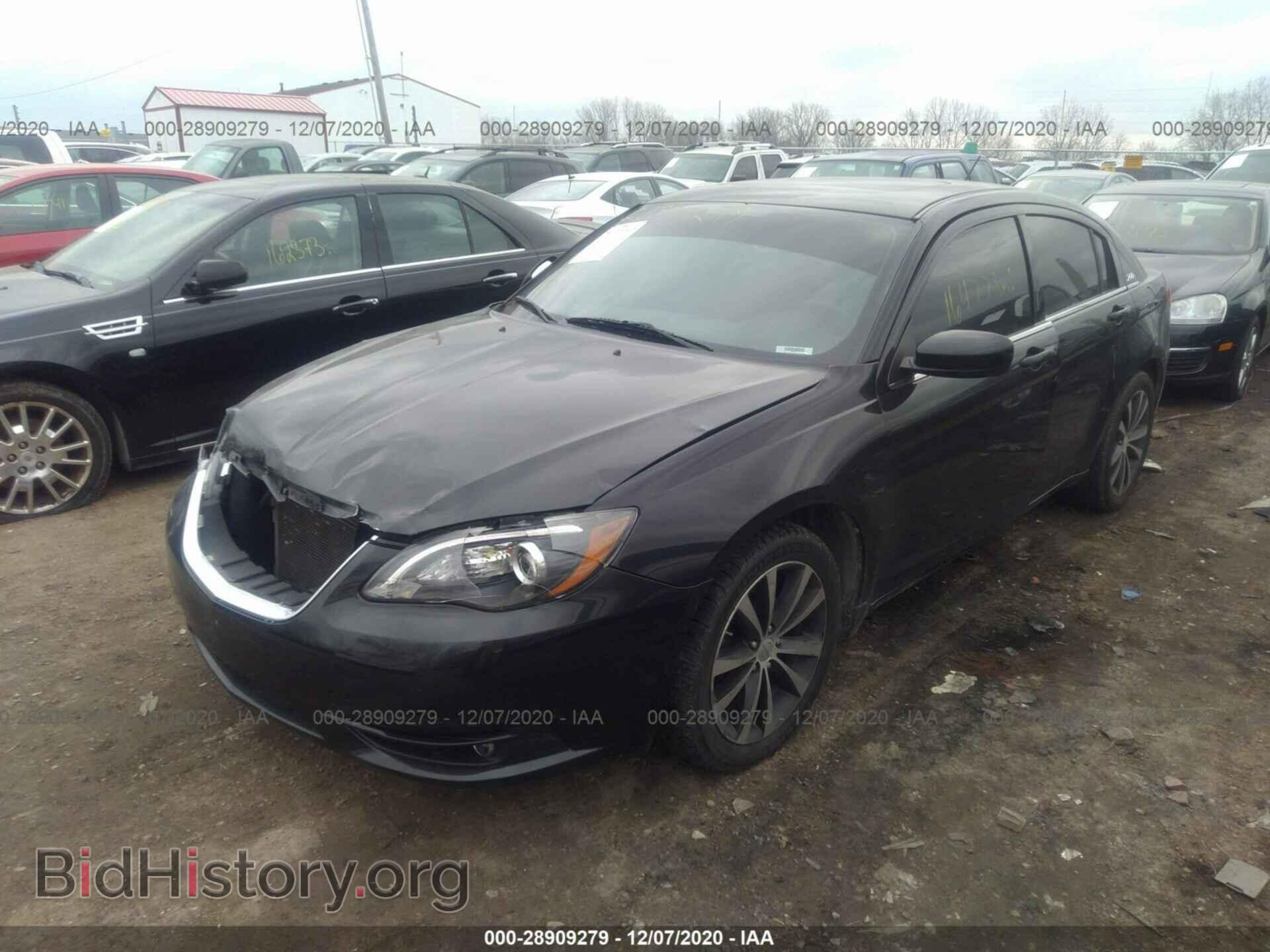 2013 CHRYSLER 200 - VIN: 1C3CCBBB2DN592836 - Фото 2