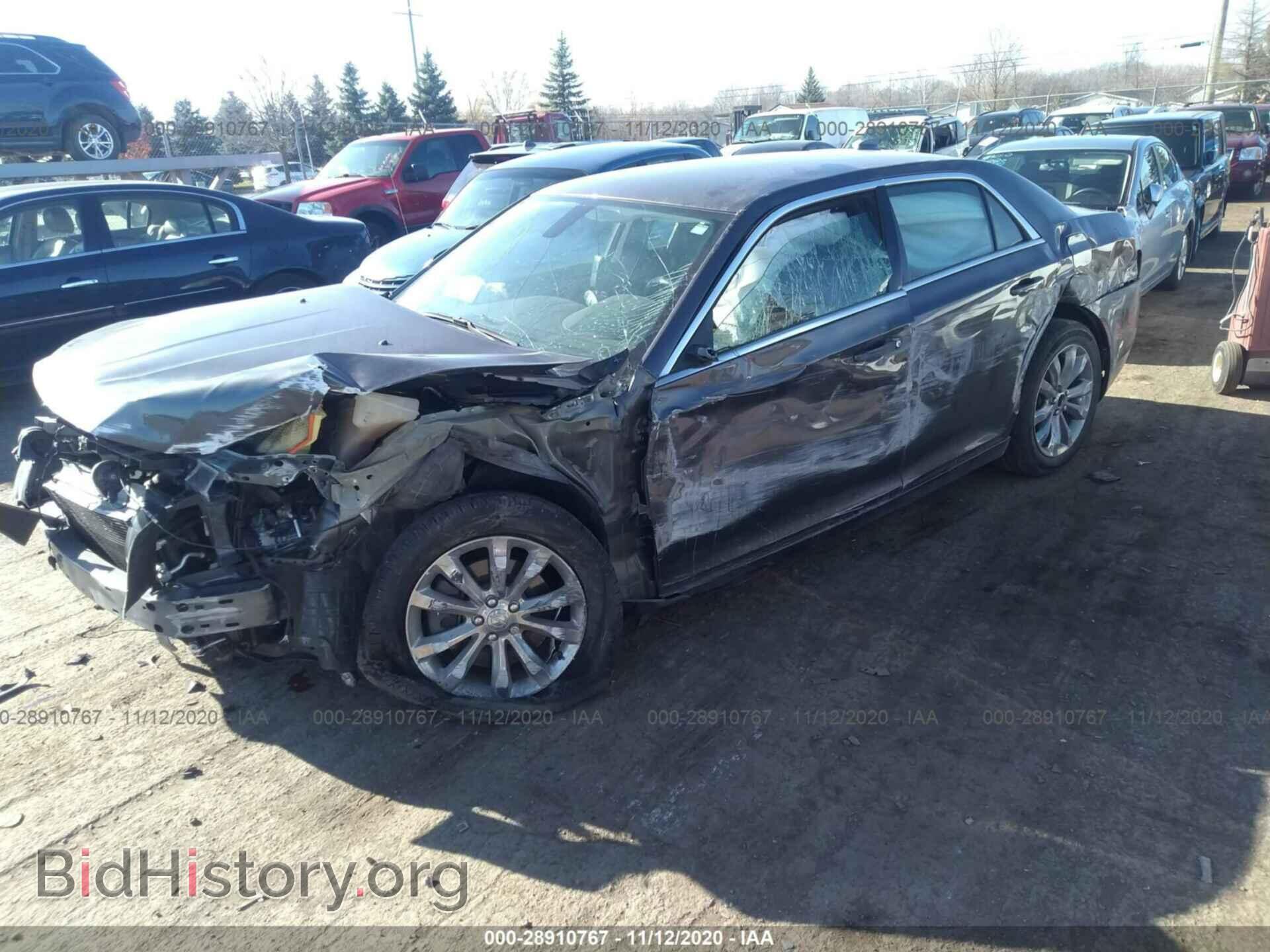 2019 CHRYSLER 300 - VIN: 2C3CCARG8KH565318 - Фото 2