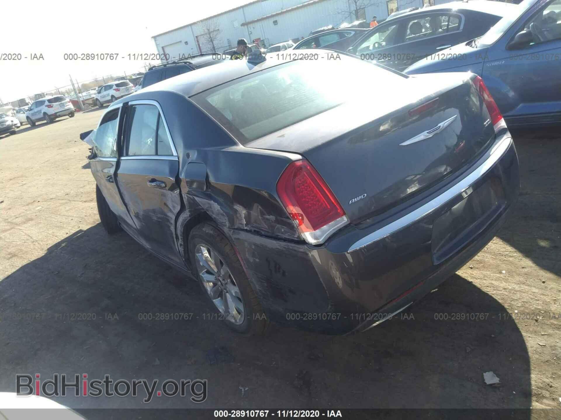 2019 CHRYSLER 300 - VIN: 2C3CCARG8KH565318 - Фото 3