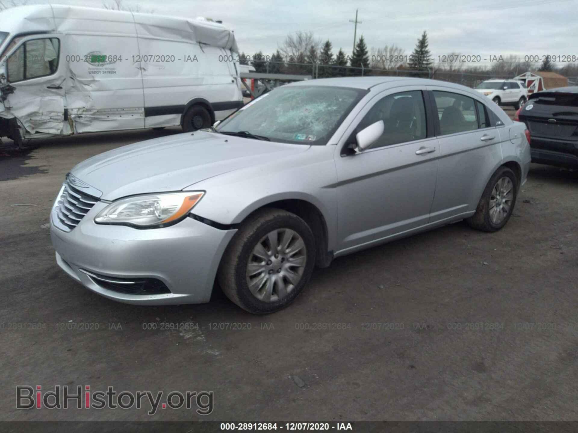 2012 CHRYSLER 200 - VIN: 1C3CCBAB9CN159823 - Фото 2
