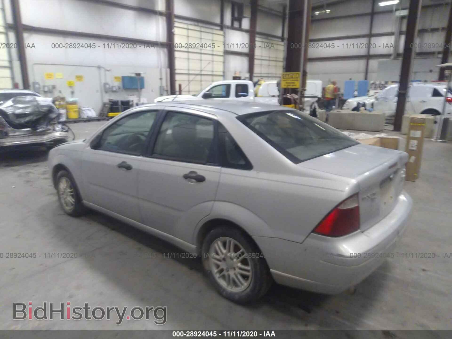 2005 FORD FOCUS - VIN: 1FAFP34N05W165862 - Фото 3