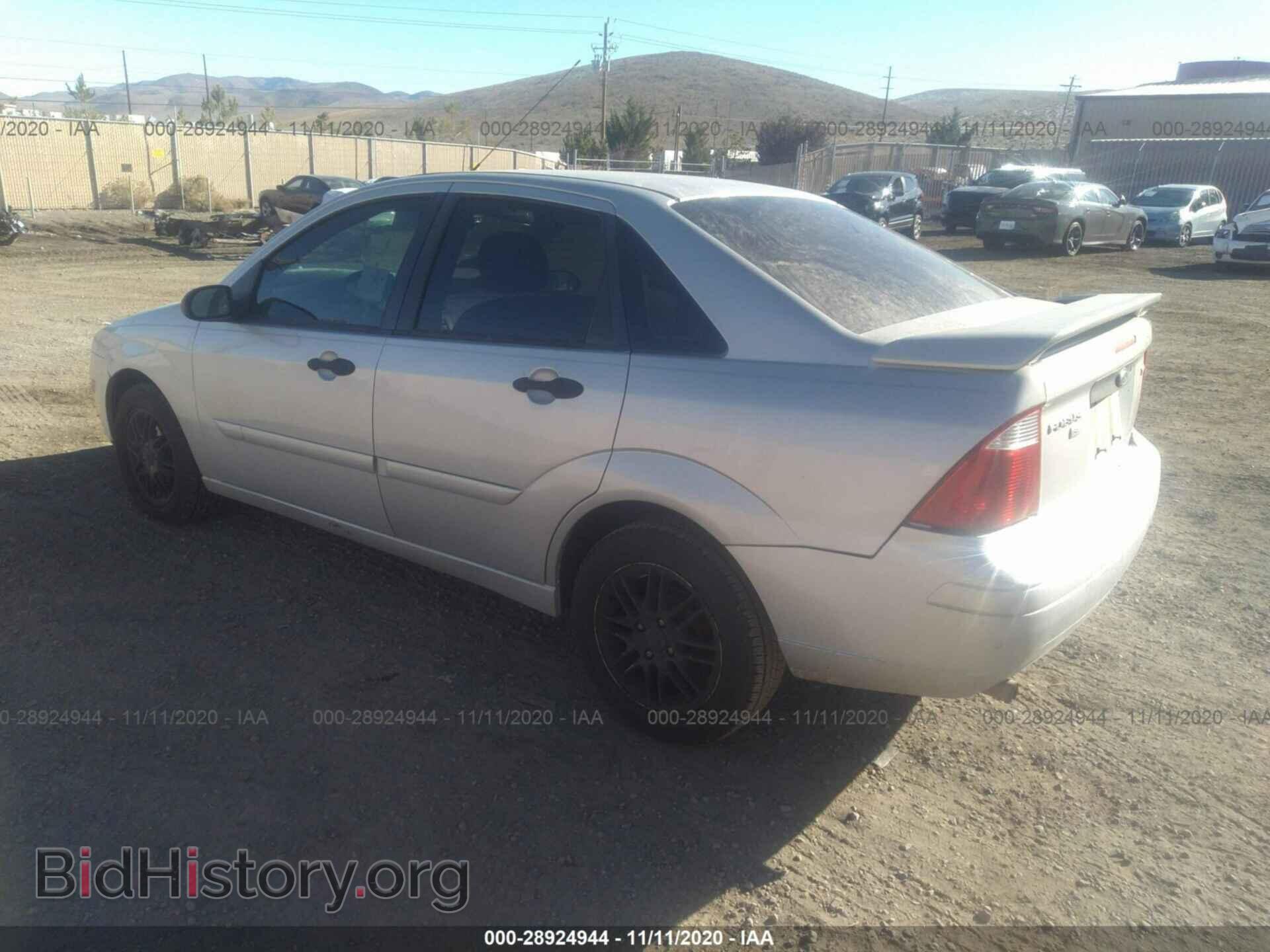 2005 FORD FOCUS - VIN: 1FAFP34N05W224635 - Фото 3