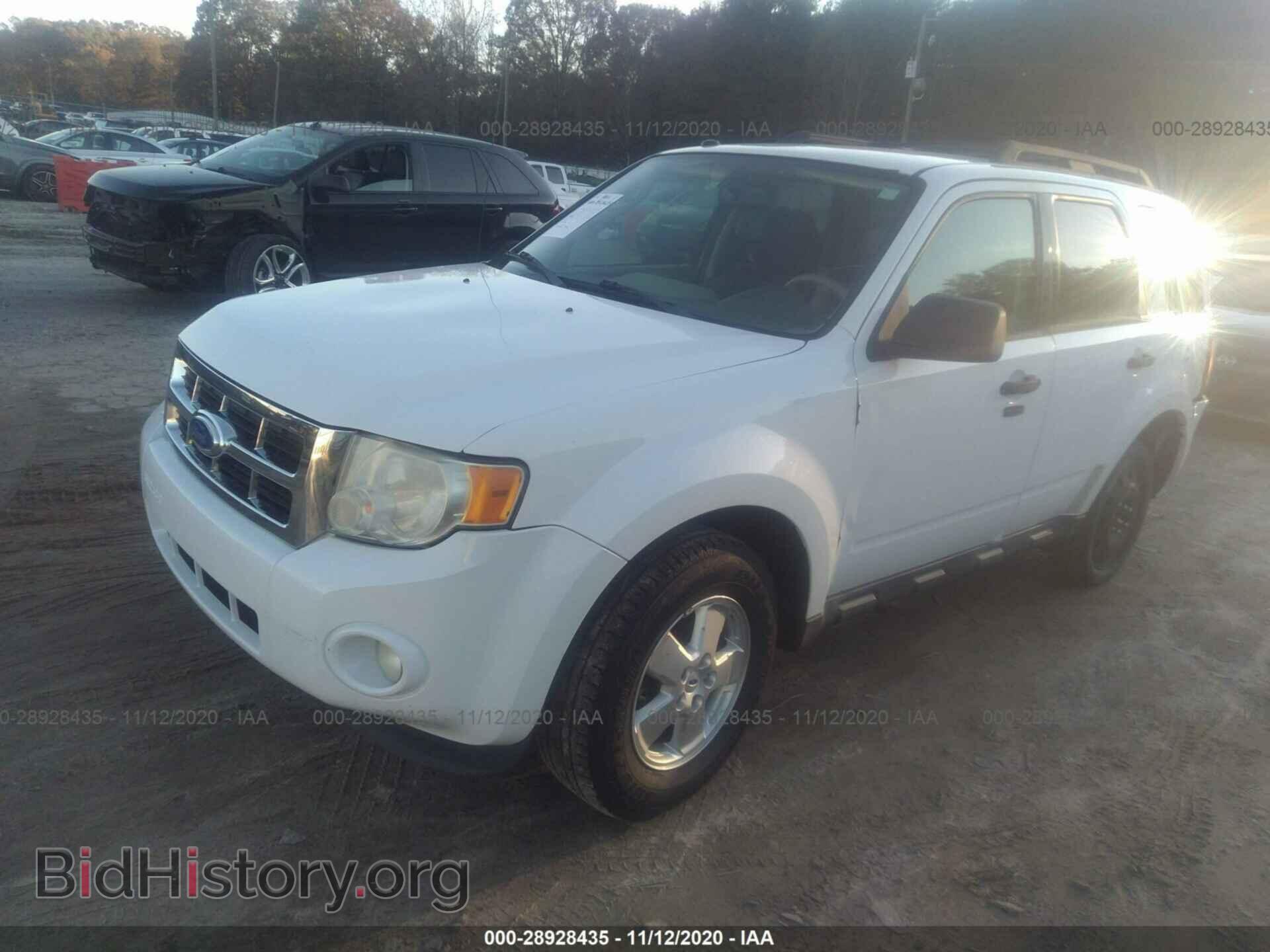 2011 FORD ESCAPE - VIN: 1FMCU0D71BKC13034 - Фото 2