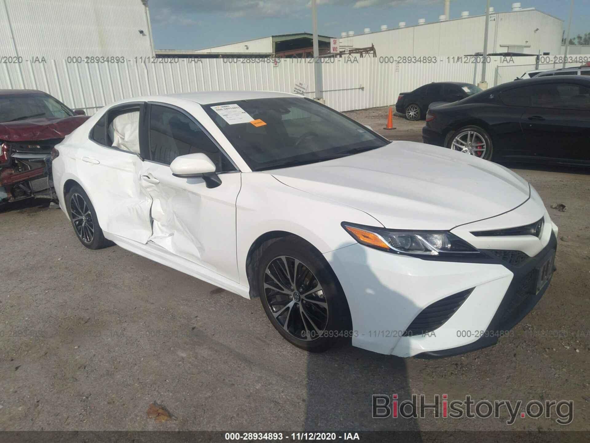 Photo 4T1B11HK4JU665720 - TOYOTA CAMRY 2018