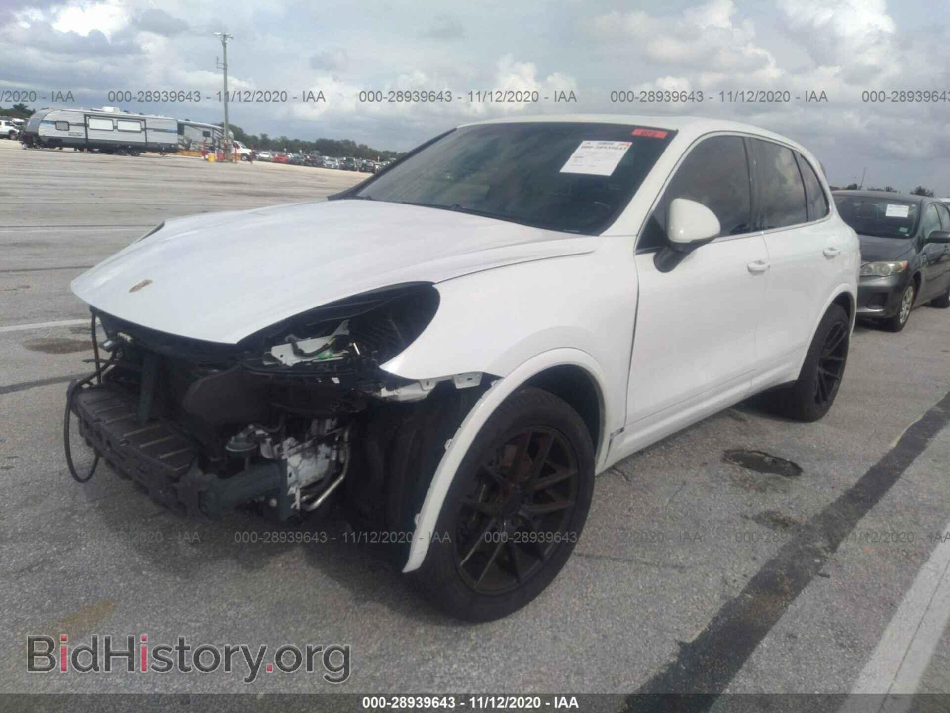 2017 PORSCHE CAYENNE - VIN: WP1AA2A25HKA91651 - Фото 2