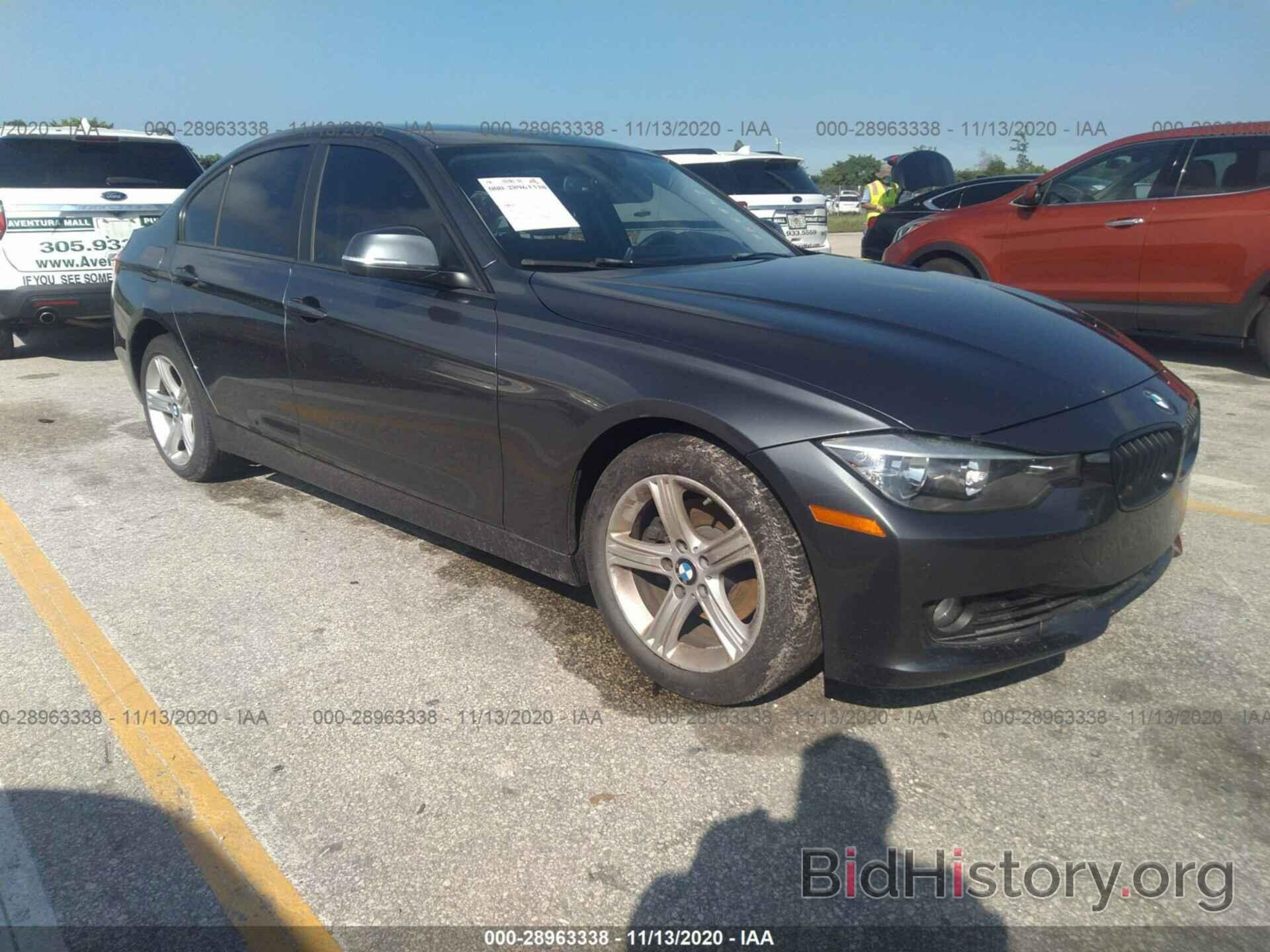 Photo WBA3A5C59DF355859 - BMW 3 SERIES 2013