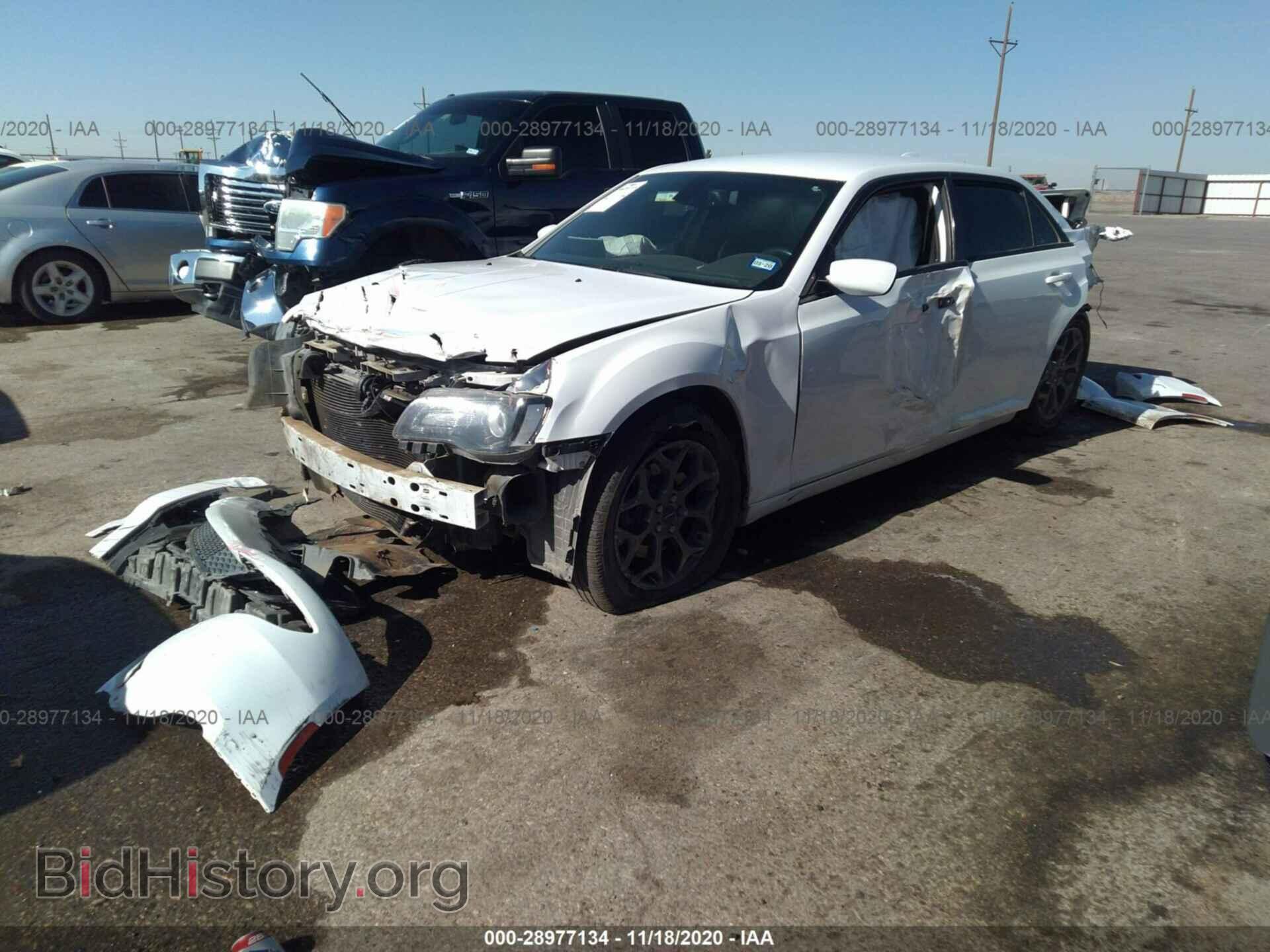 2016 CHRYSLER 300 - VIN: 2C3CCAGG2GH305023 - Фото 2