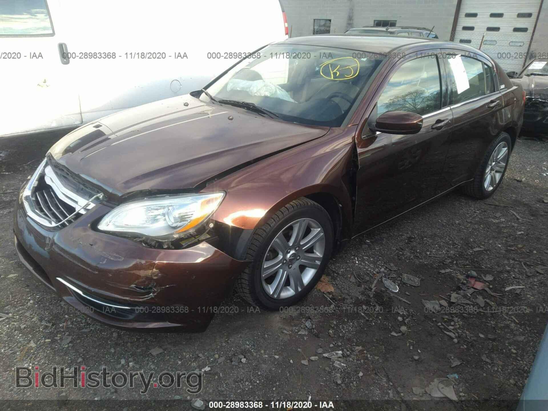 2013 CHRYSLER 200 - VIN: 1C3CCBAB0DN647589 - Фото 2