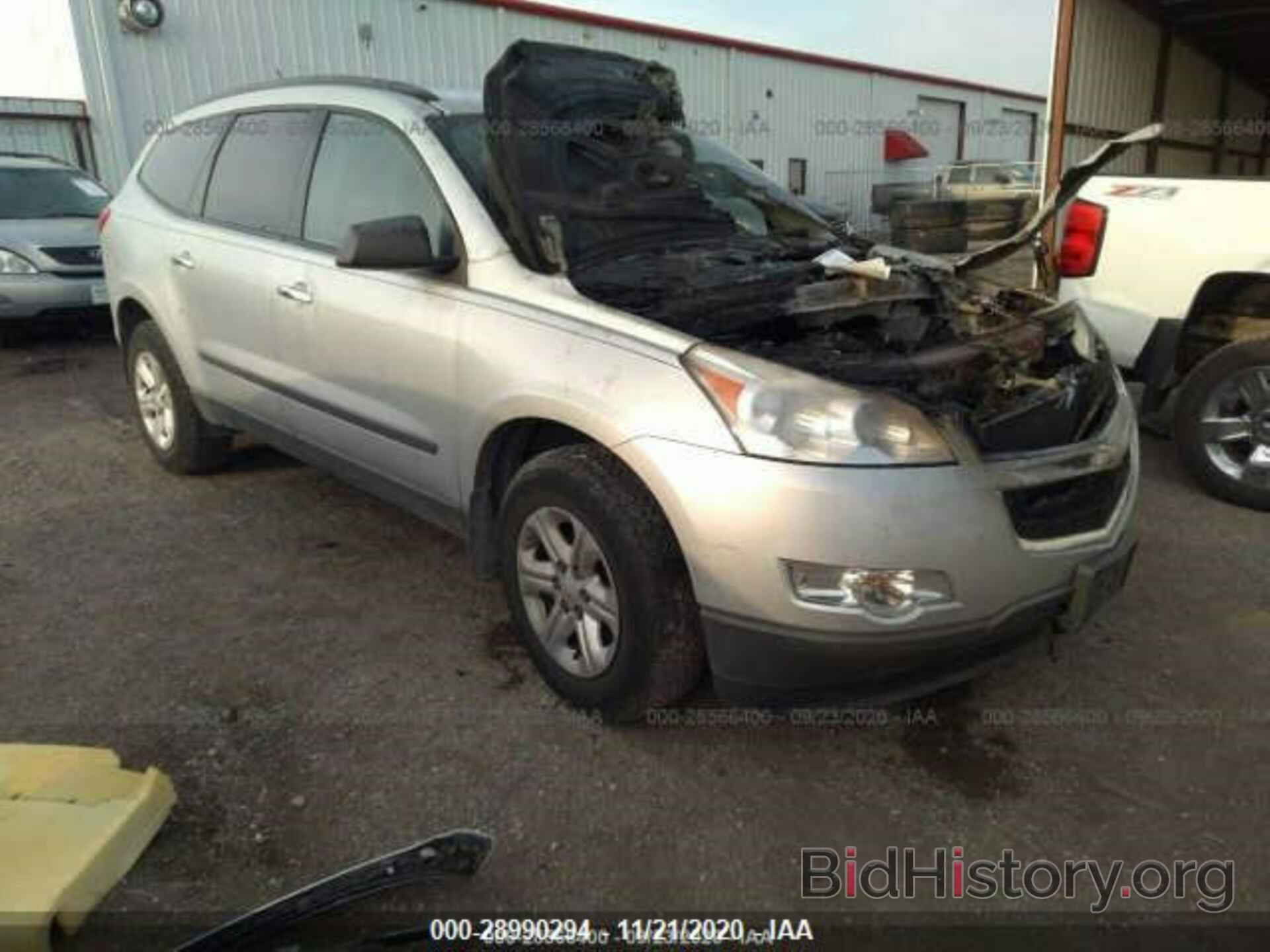 Photo 1GNKRFED2CJ384141 - CHEVROLET TRAVERSE 2012