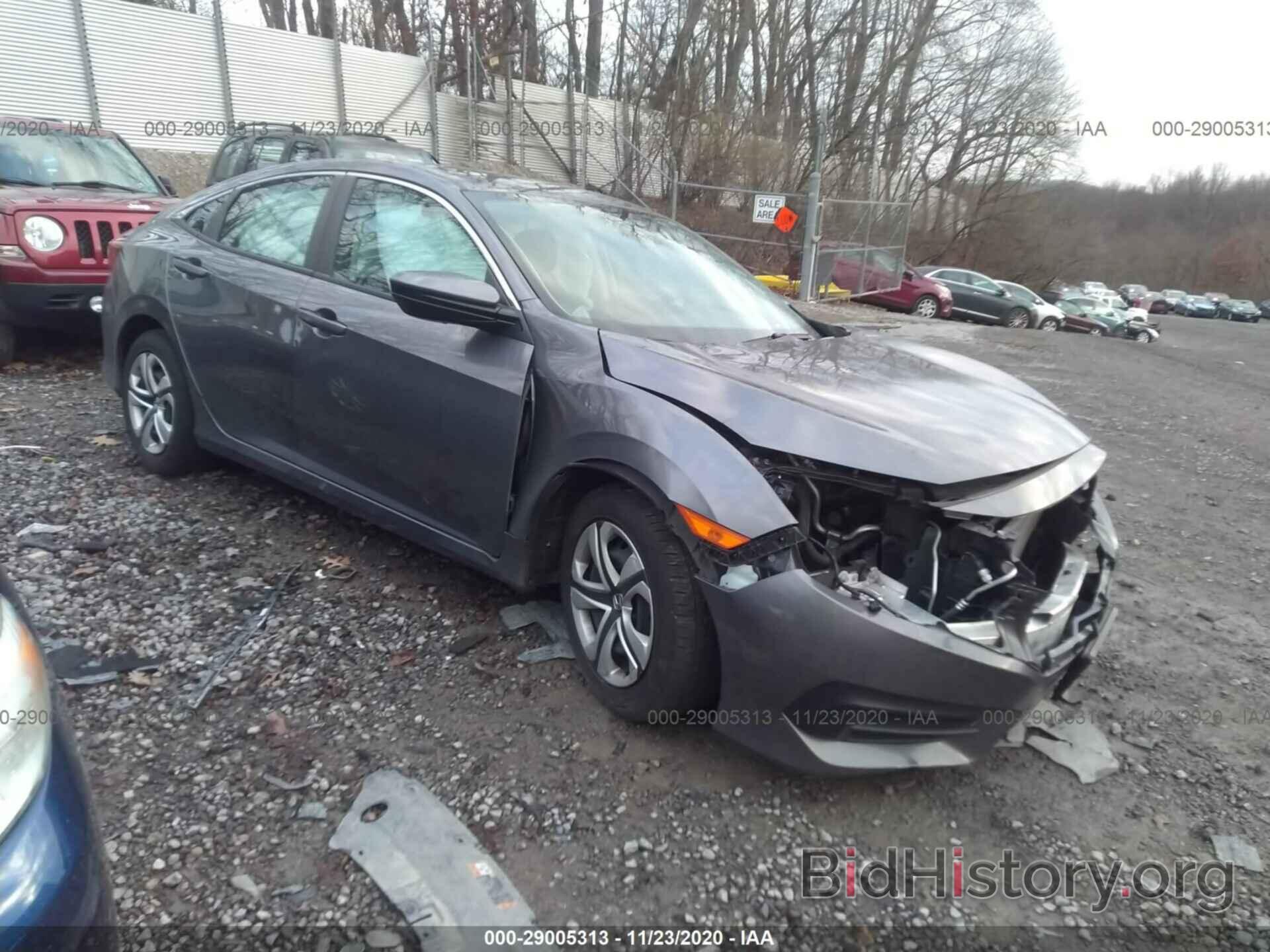 Photo 19XFC2F56JE028734 - HONDA CIVIC SEDAN 2018