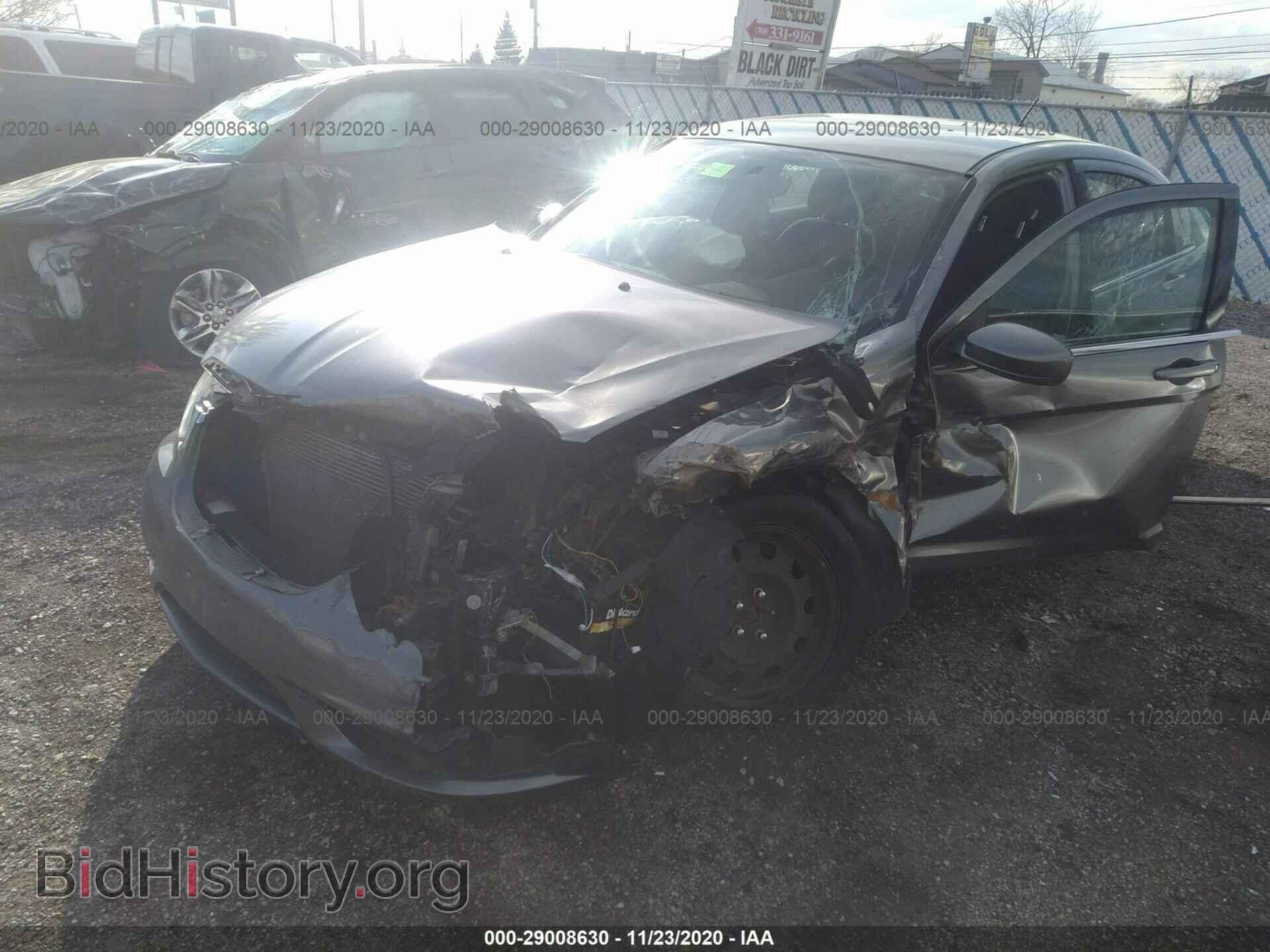 2012 CHRYSLER 200 - VIN: 1C3CCBAB0CN113880 - Фото 2