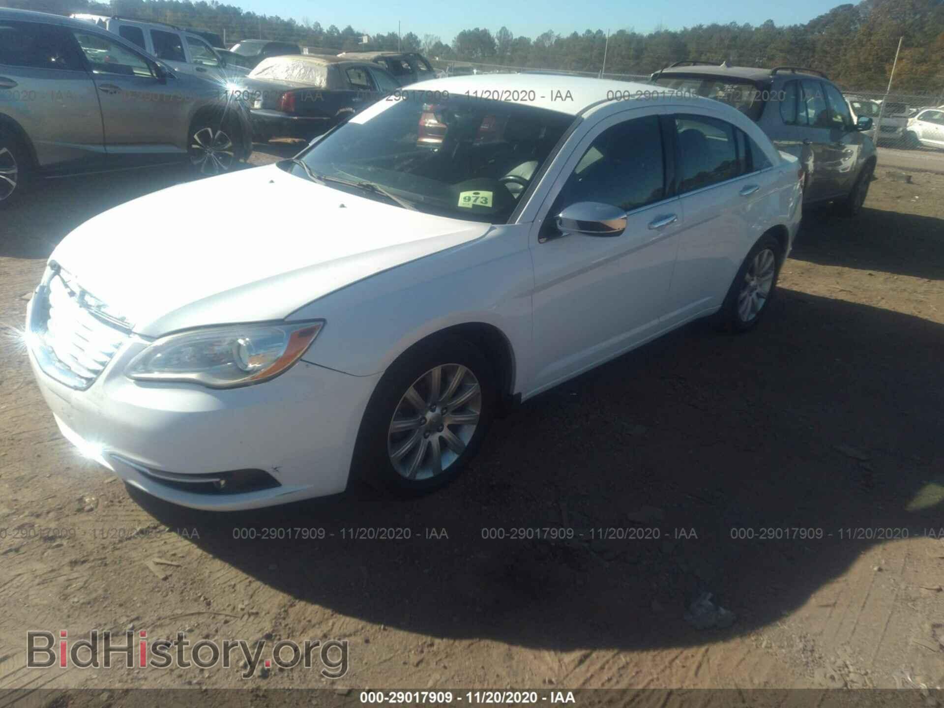 2013 CHRYSLER 200 - VIN: 1C3CCBCG2DN527141 - Фото 2