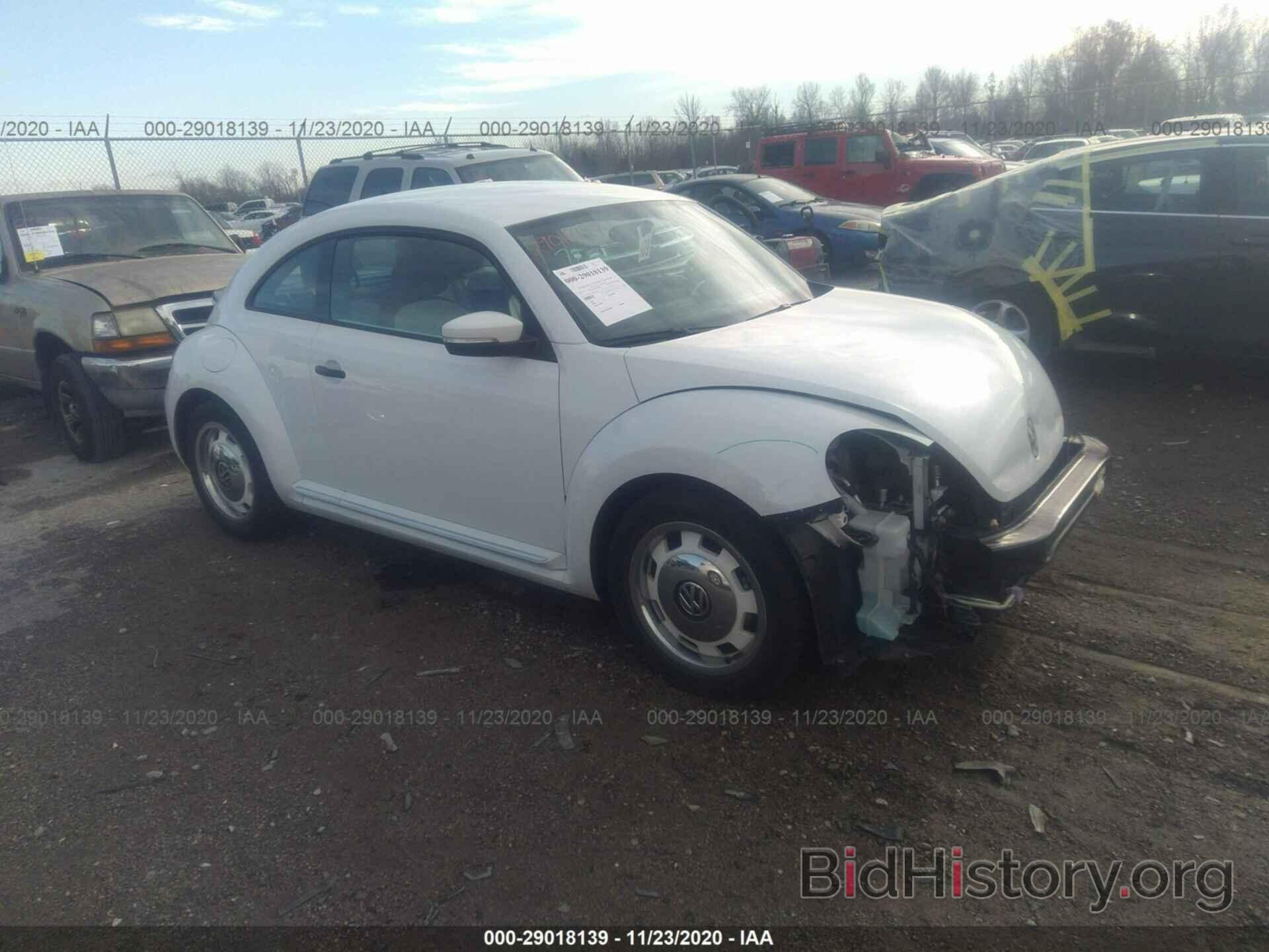 Photo 3VWF17AT8FM655874 - VOLKSWAGEN BEETLE COUPE 2015