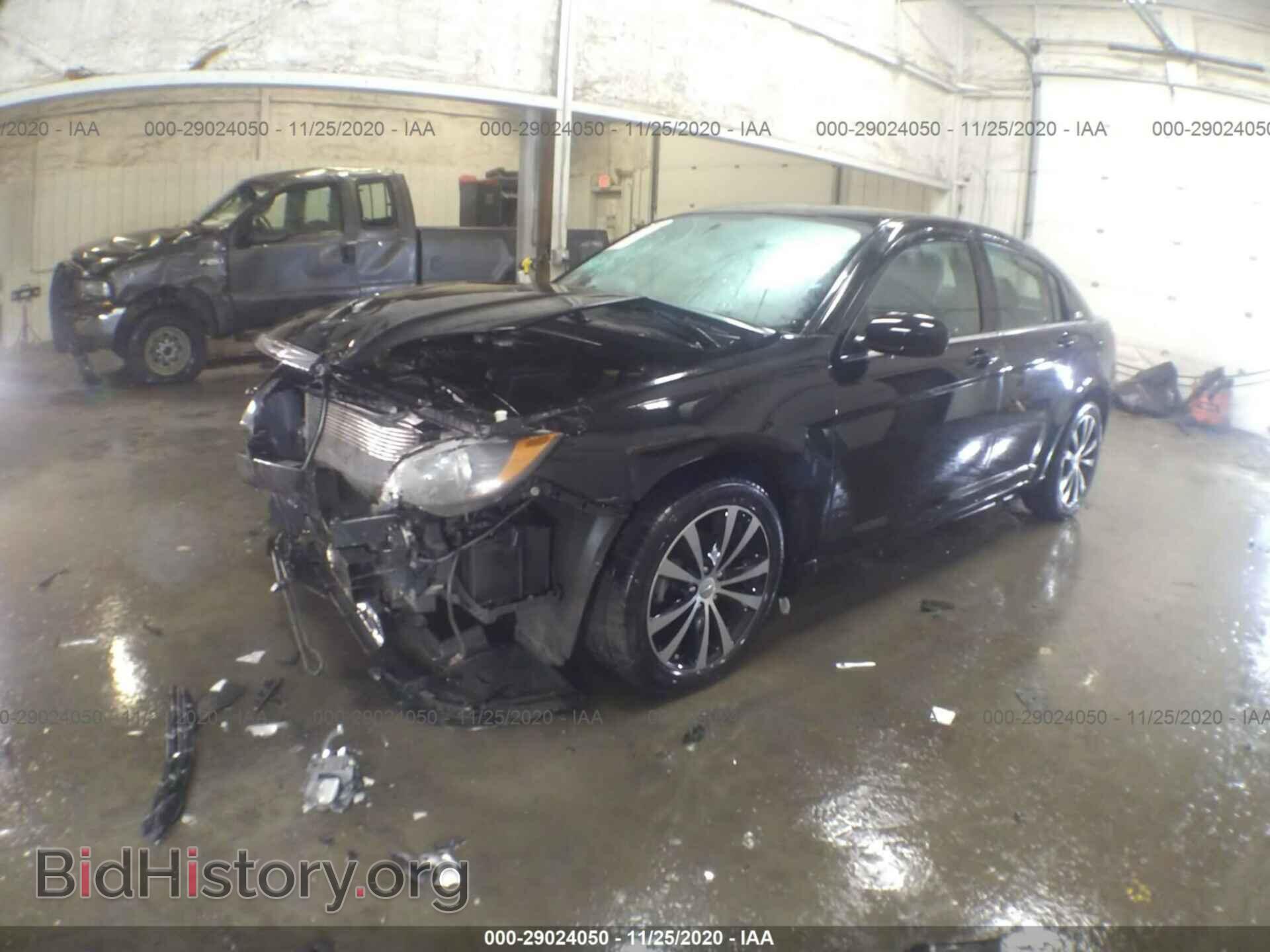 2013 CHRYSLER 200 - VIN: 1C3CCBCG2DN540049 - Фото 2
