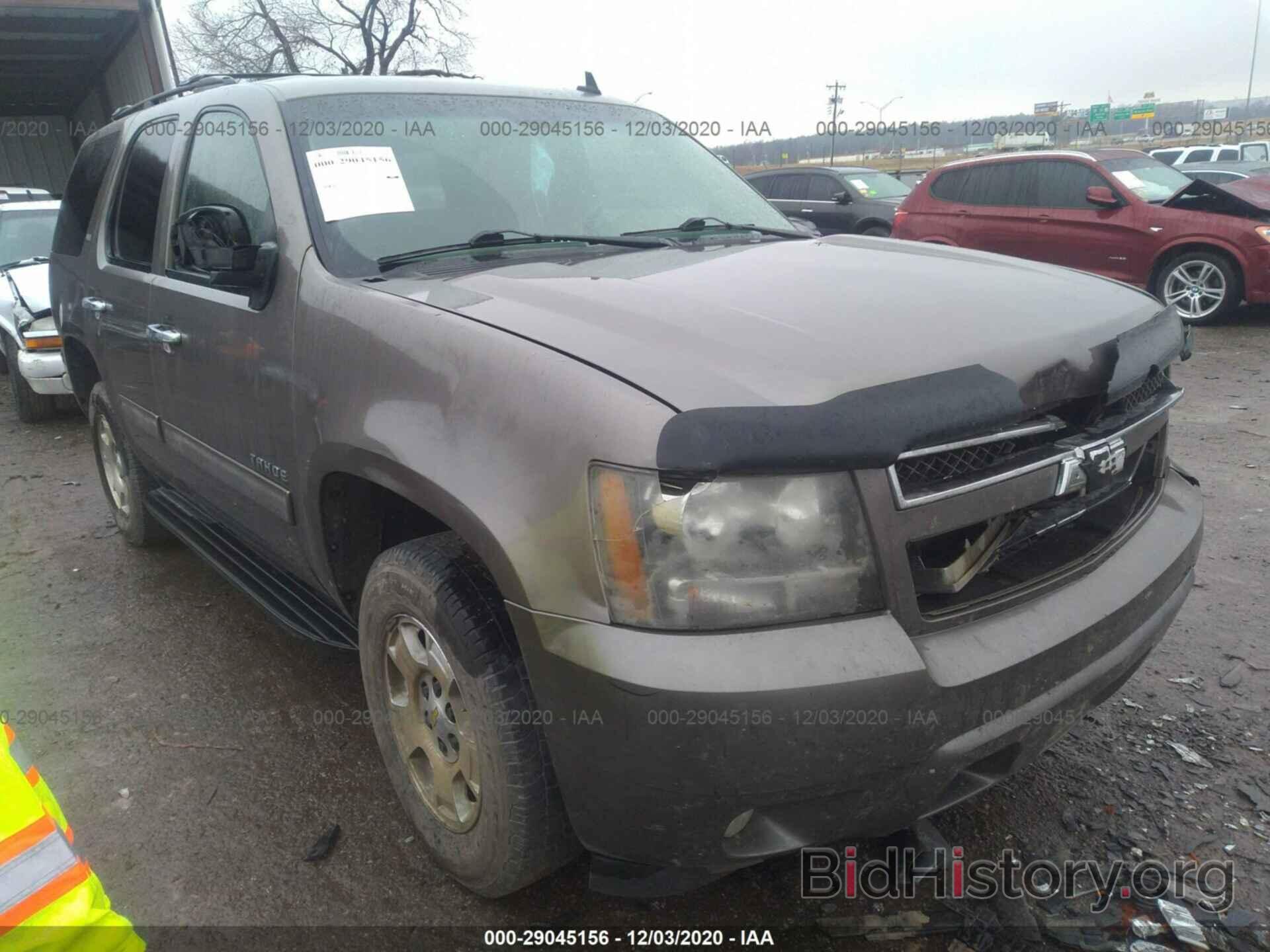 Photo 1GNSKBE00BR122175 - CHEVROLET TAHOE 2011