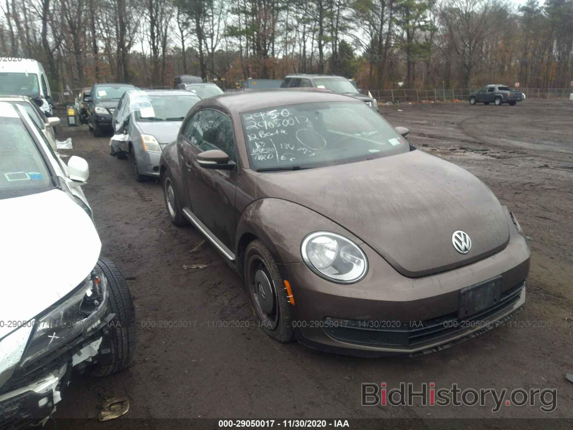 Photo 3VWJP7AT5CM638373 - VOLKSWAGEN BEETLE 2012