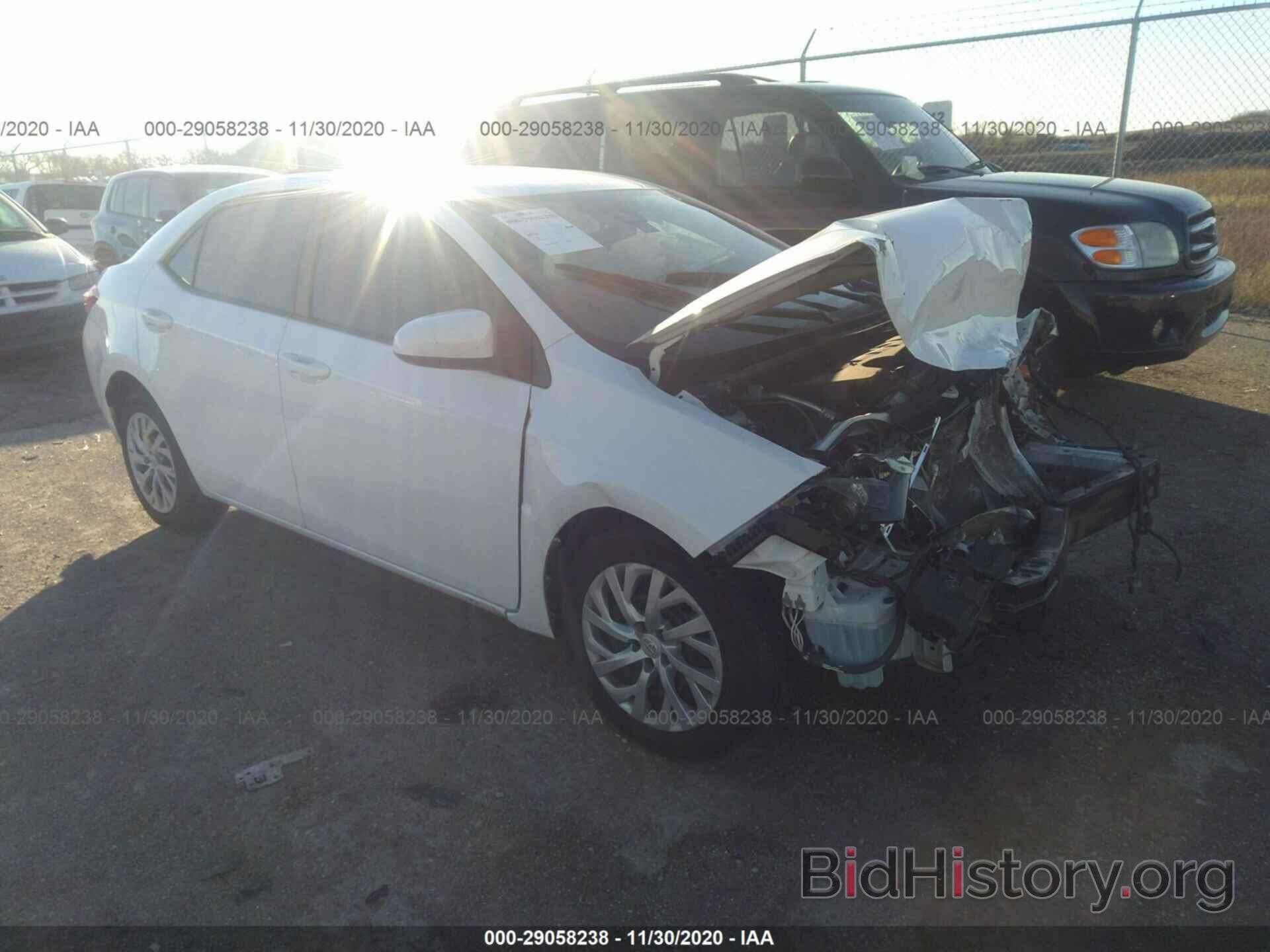 Photo 5YFBURHE1HP715484 - TOYOTA COROLLA 2017