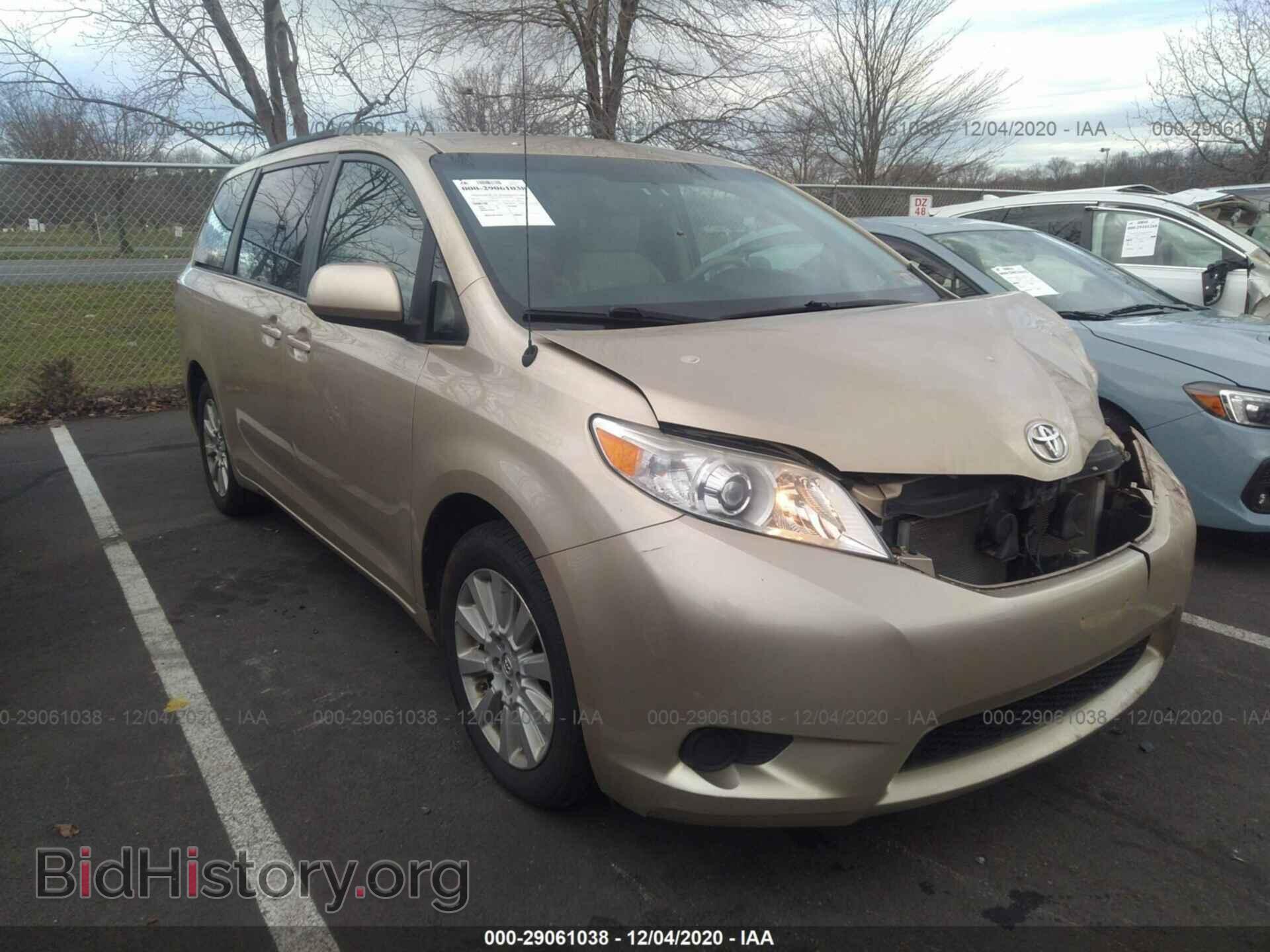 Photo 5TDJK3DC8DS060308 - TOYOTA SIENNA 2013