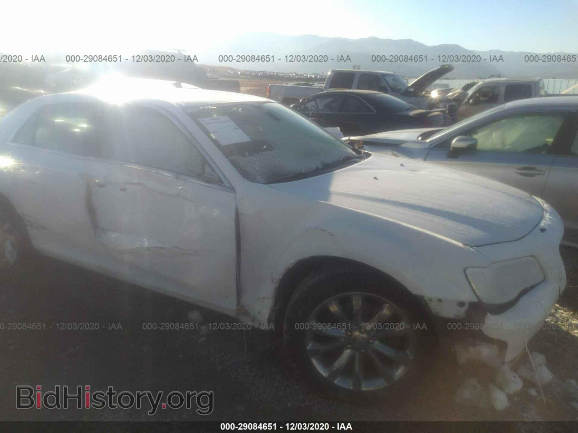 2019 CHRYSLER 300 - VIN: 2C3CCARG9KH517570 - Фото 6