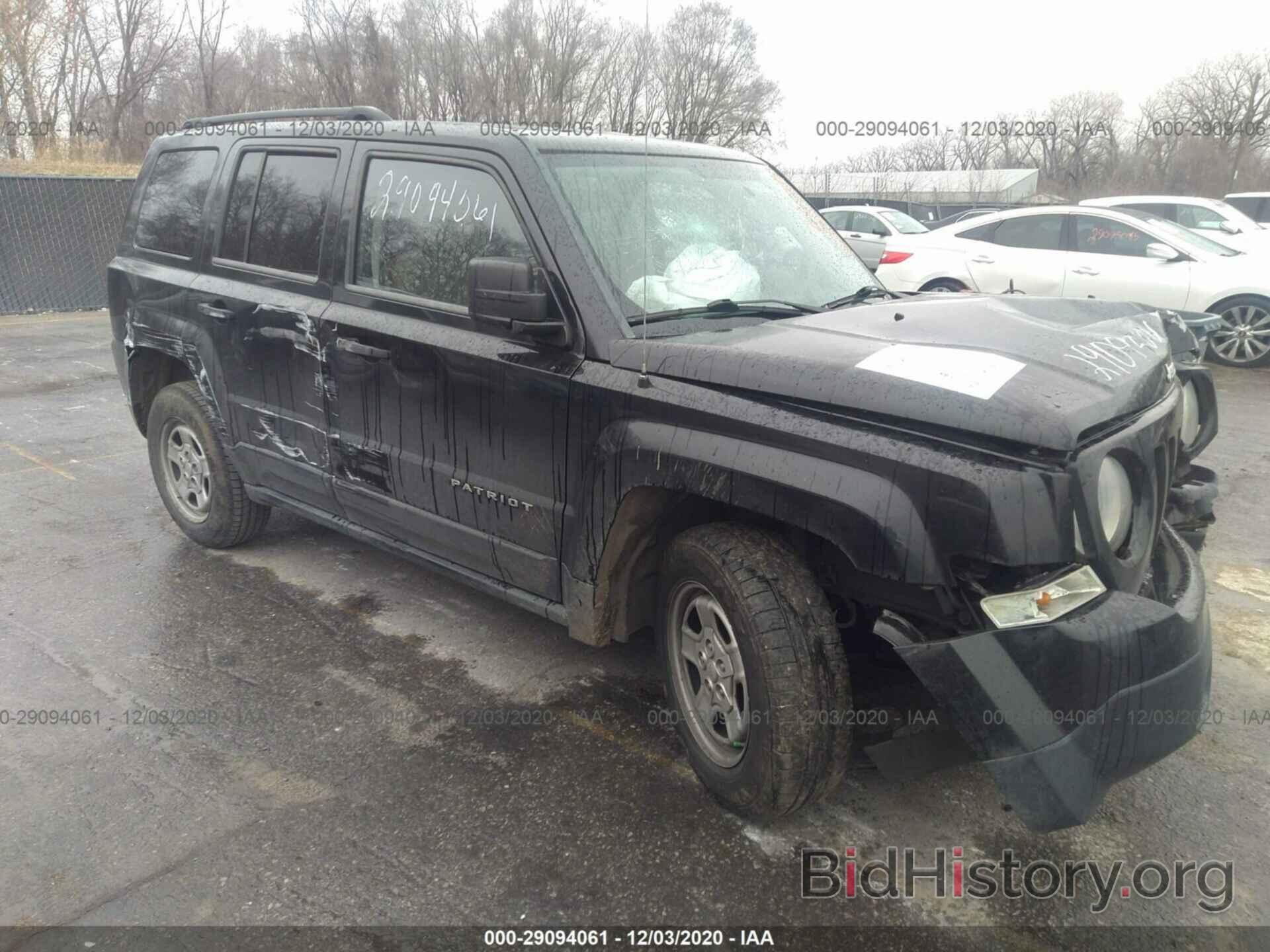 Photo 1J4NT1GA2BD102472 - JEEP PATRIOT 2011