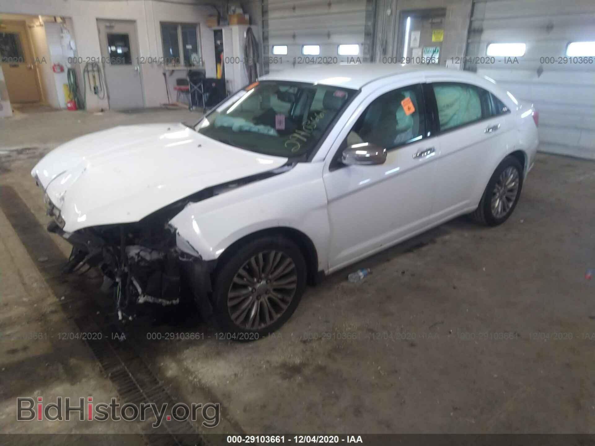 2011 CHRYSLER 200 - VIN: 1C3BC2FG7BN570152 - Photo 2