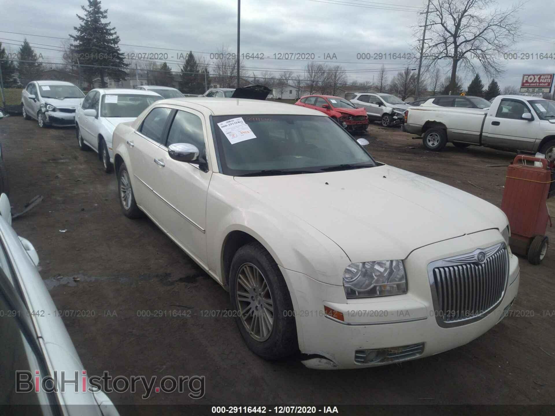 Photo 2C3CA1CV0AH292645 - CHRYSLER 300 2010
