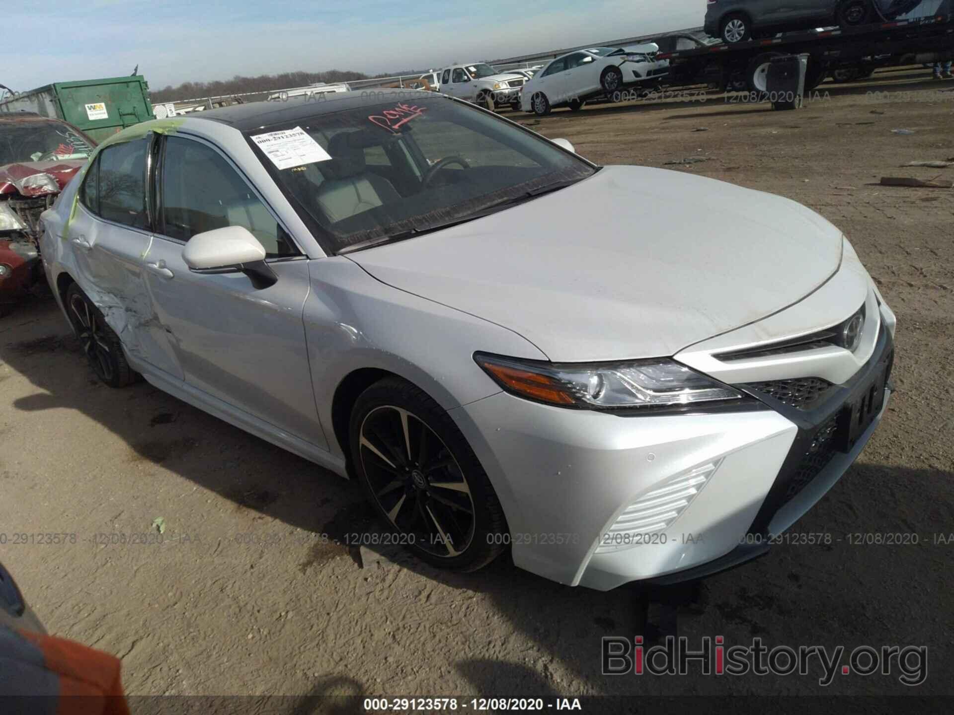 Photo 4T1B61HK9JU013323 - TOYOTA CAMRY 2018