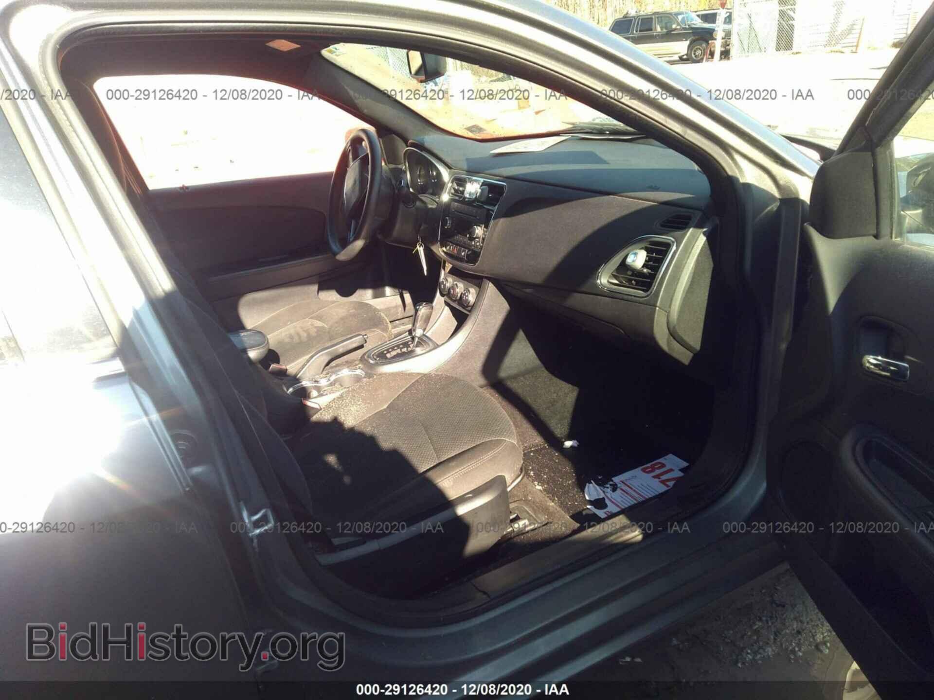 2011 CHRYSLER 200 - VIN: 1C3BC4FG4BN592394 - Фото 5