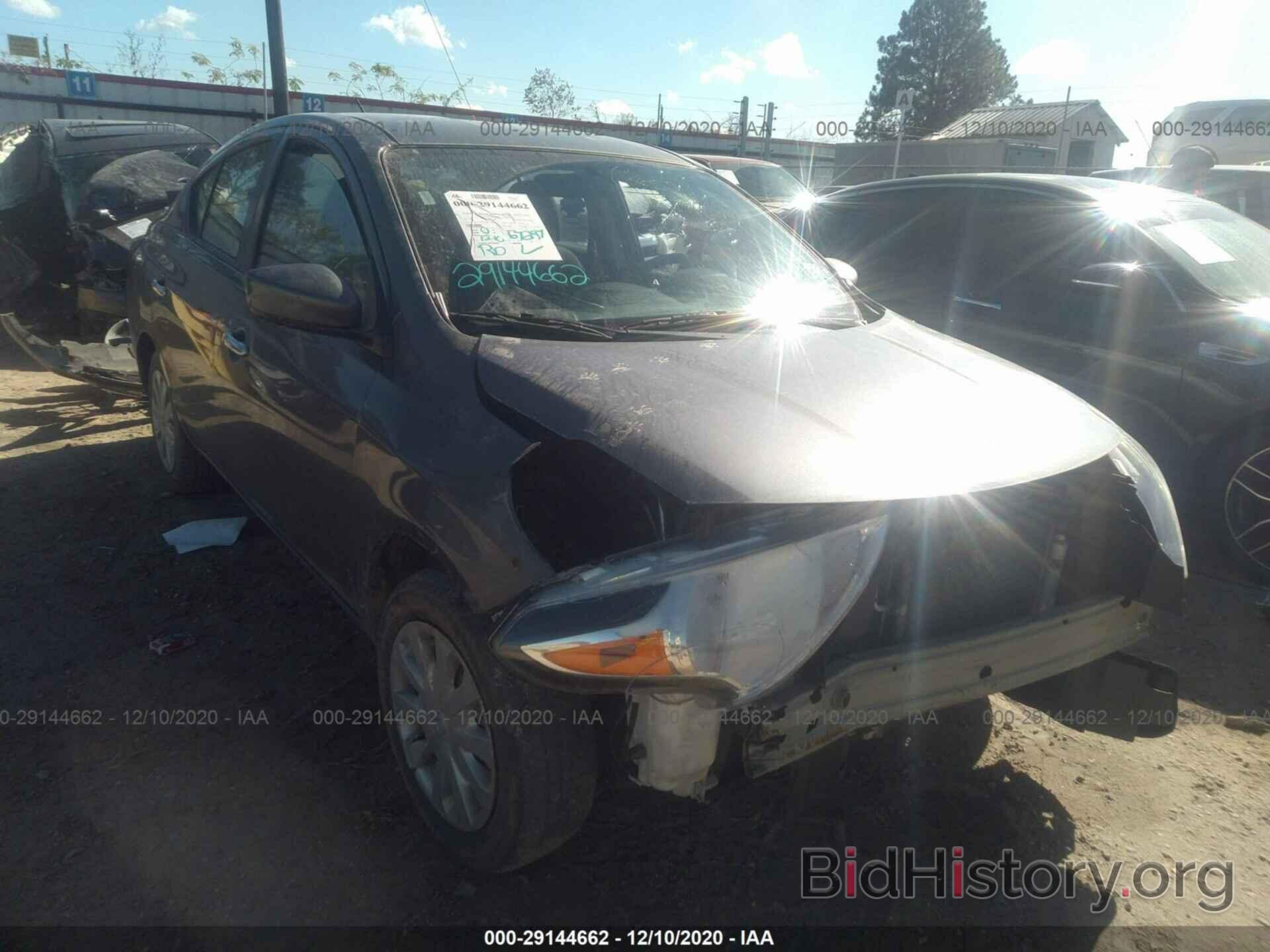 Photo 3N1CN7AP3JL805744 - NISSAN VERSA SEDAN 2018