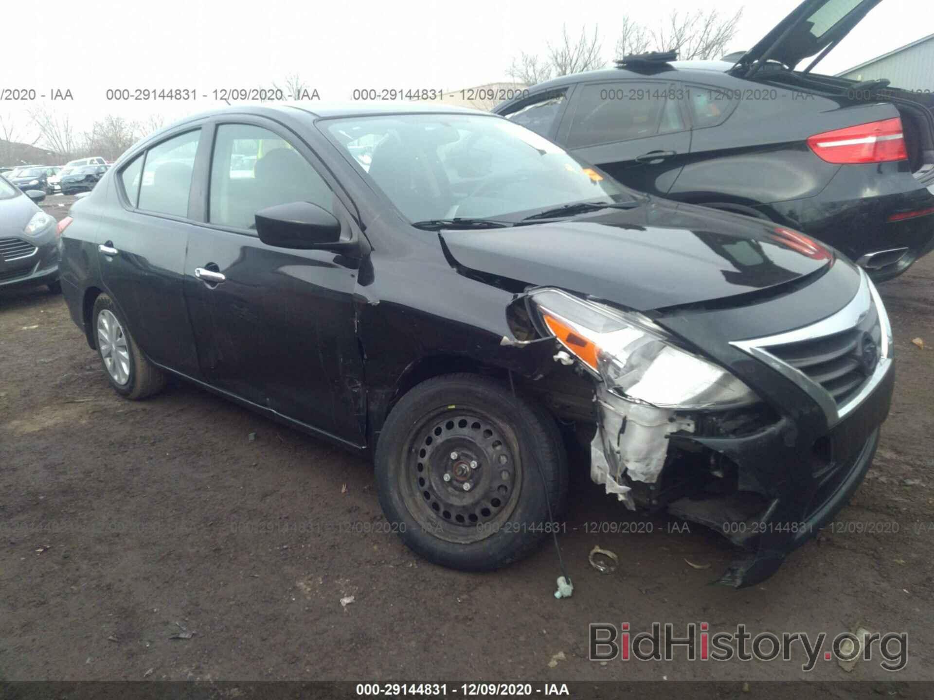 Photo 3N1CN7AP6KL838352 - NISSAN VERSA SEDAN 2019