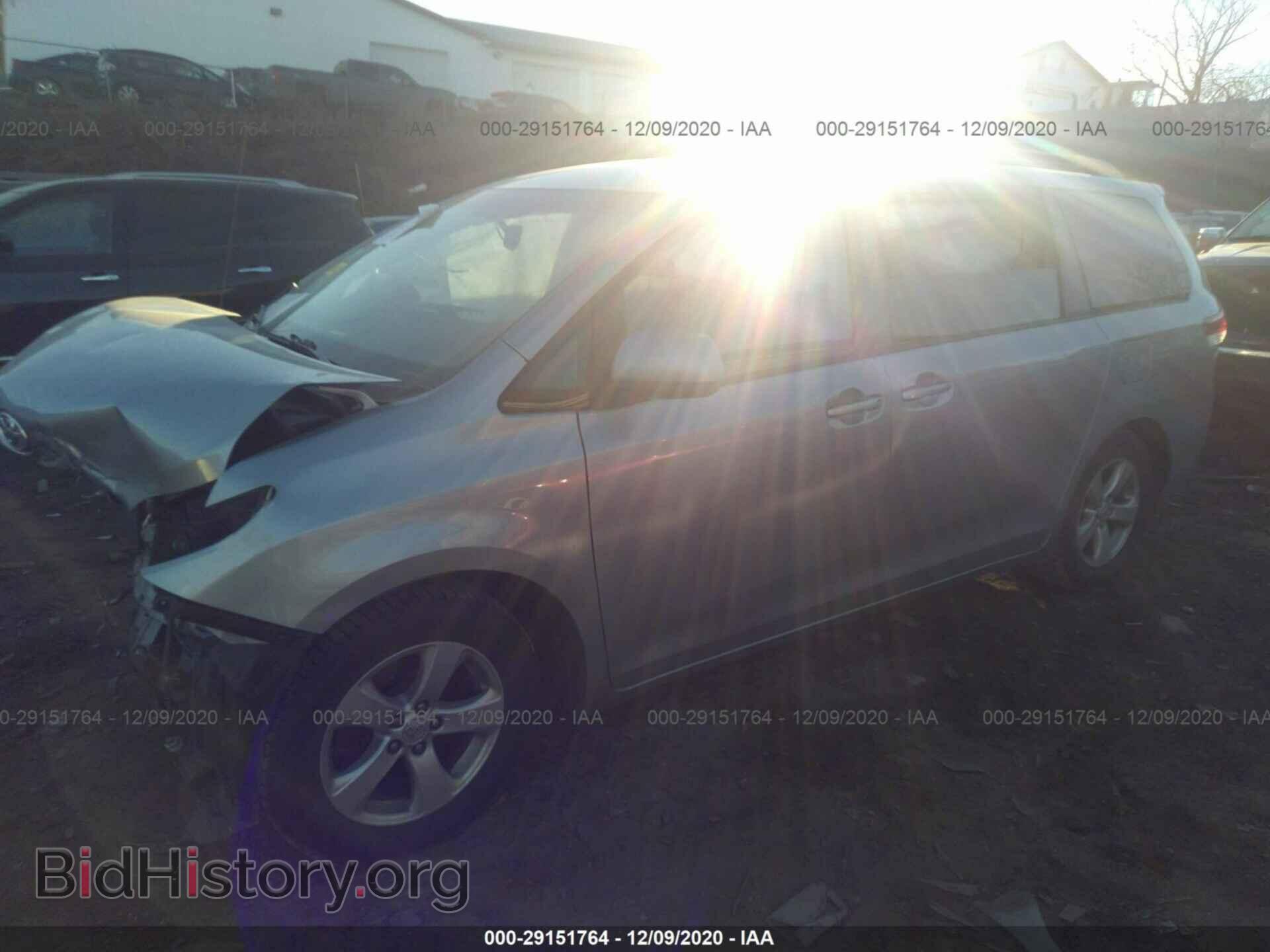 2011 TOYOTA SIENNA - VIN: 5TDKK3DC6BS066965 - Фото 2