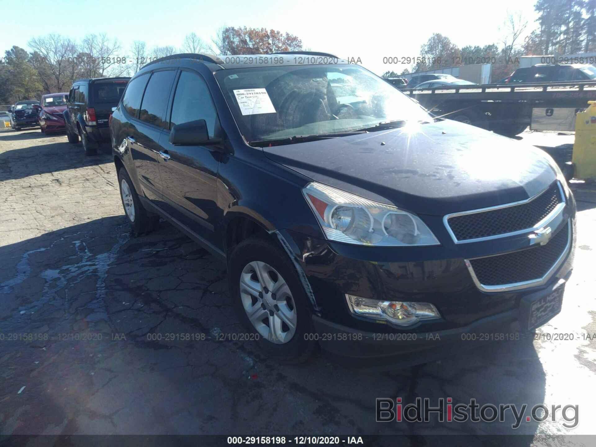 Photo 1GNKRFED5BJ228318 - CHEVROLET TRAVERSE 2011