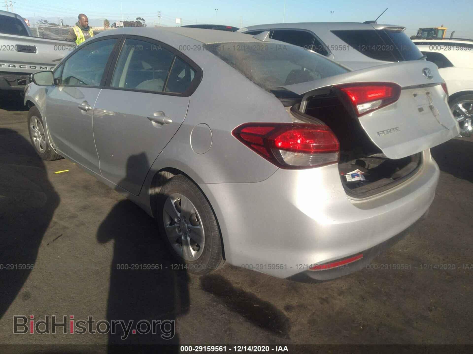 2017 KIA FORTE - VIN: 3KPFK4A73HE016977 - Photo 3