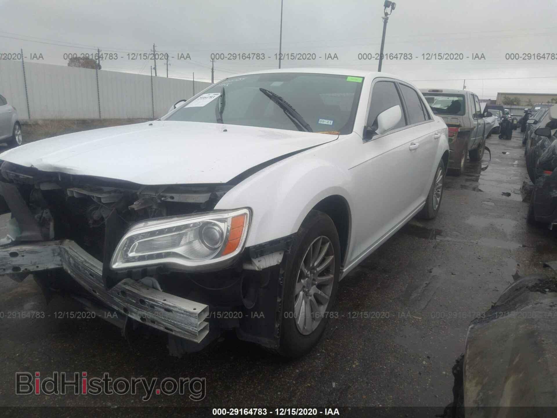 2011 CHRYSLER 300 - VIN: 2C3CA4CG4BH523695 - Фото 2