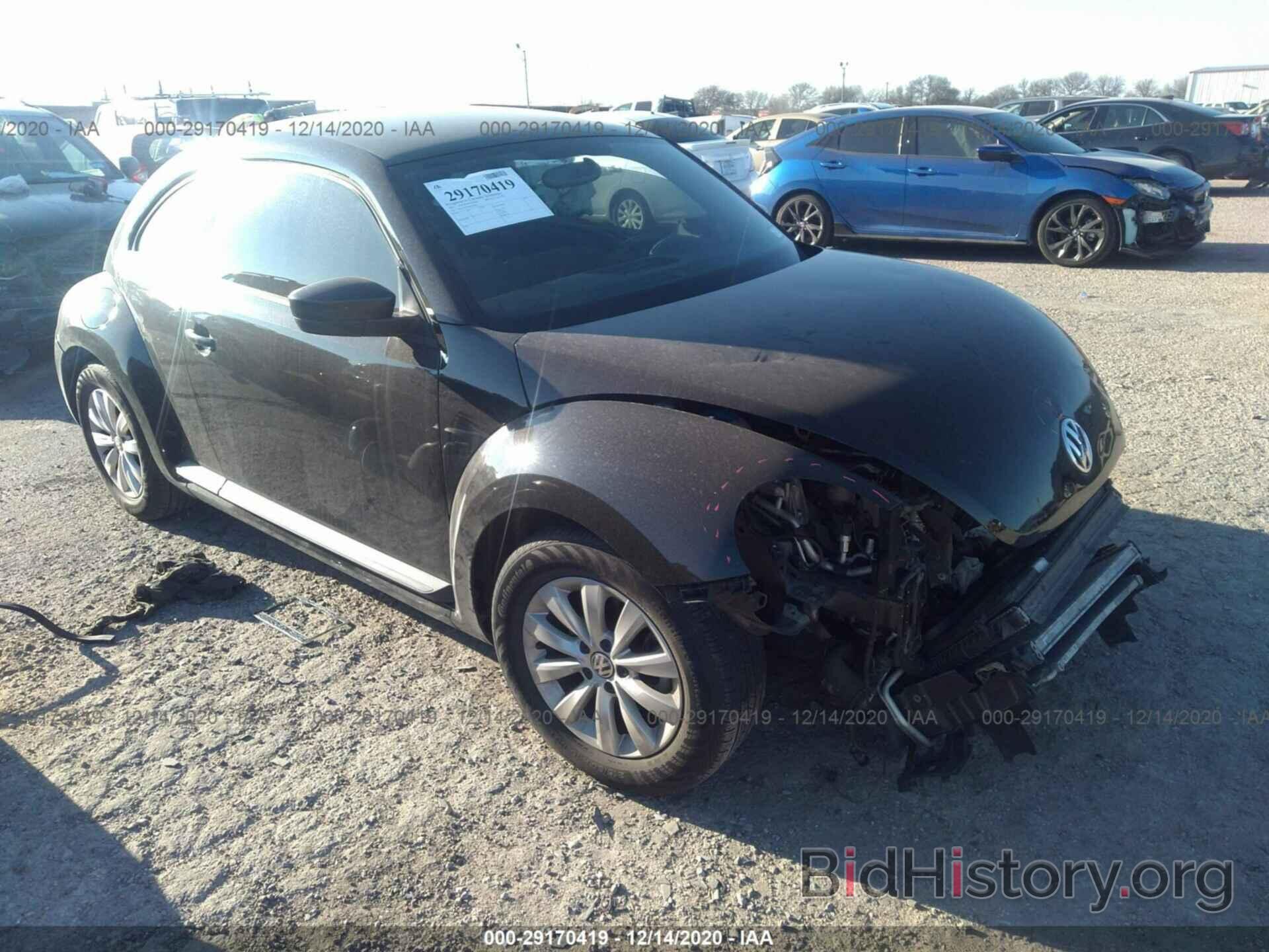 Photo 3VWF17AT7FM637009 - VOLKSWAGEN BEETLE COUPE 2015