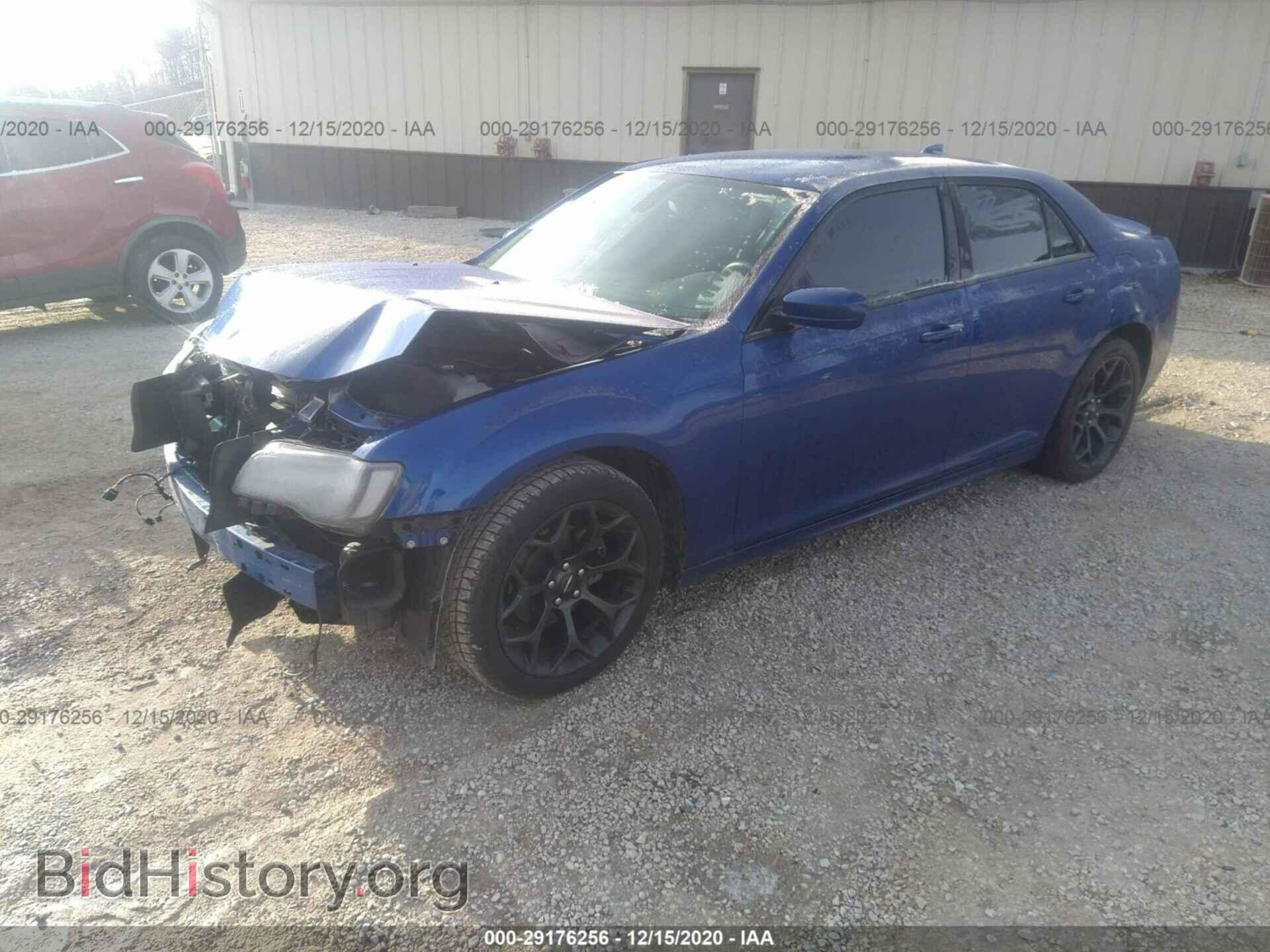 2019 CHRYSLER 300 - VIN: 2C3CCABG5KH517320 - Фото 2
