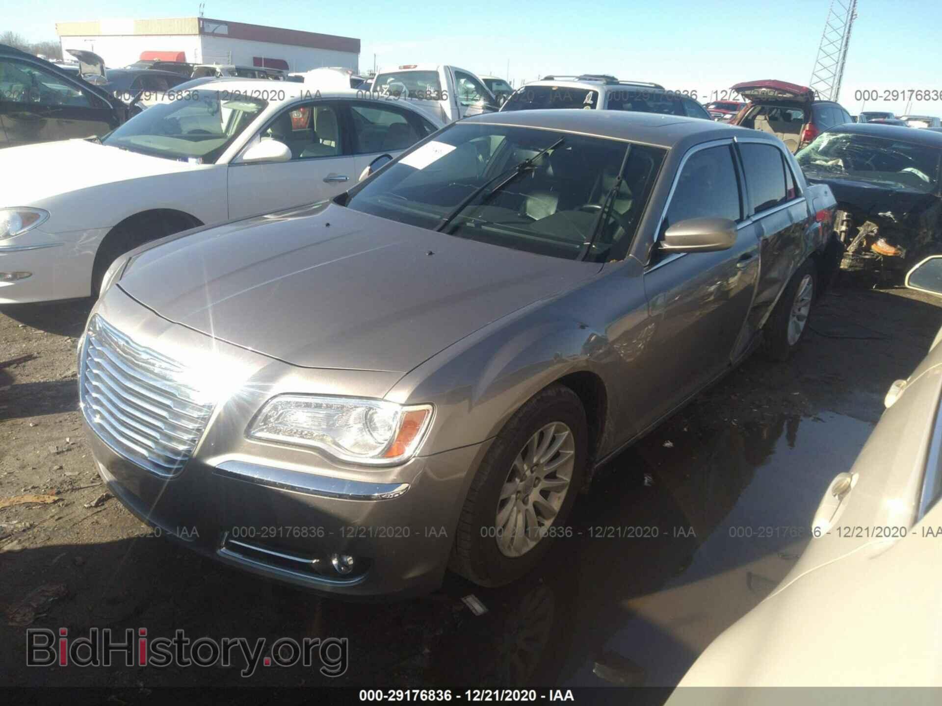 2014 CHRYSLER 300 - VIN: 2C3CCAAG7EH211628 - Фото 2