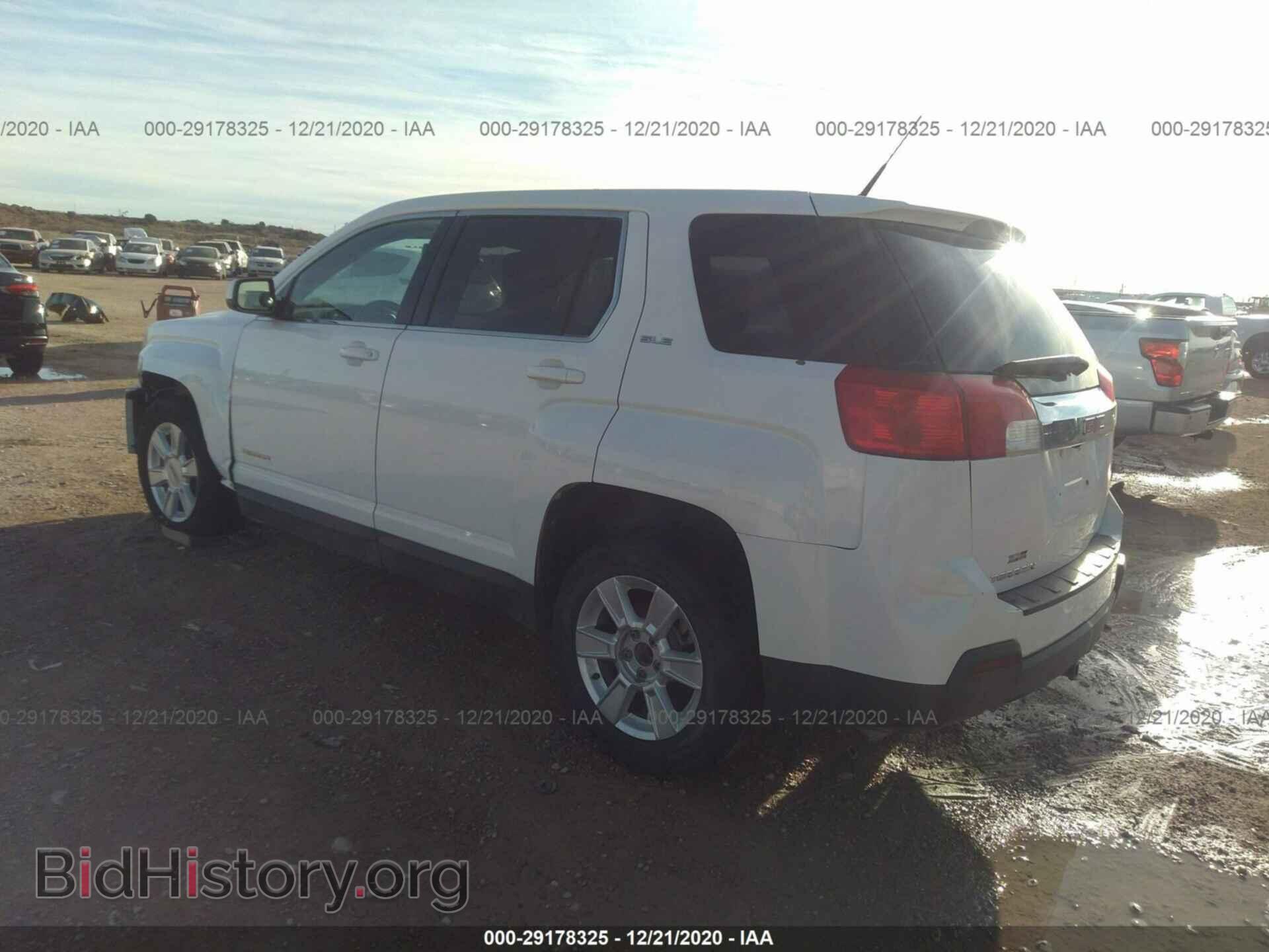 2011 GMC TERRAIN - VIN: 2CTALMEC2B6396372 - Photo 2