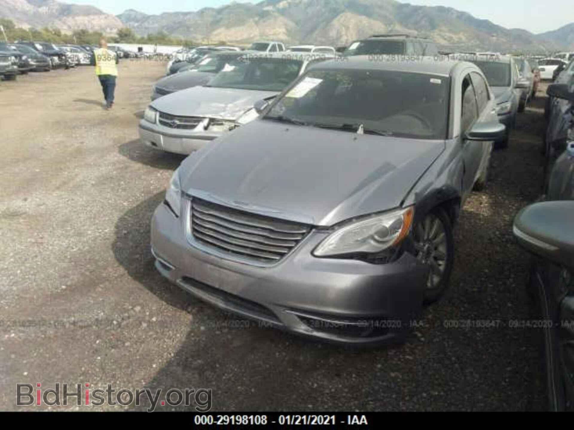 2013 CHRYSLER 200 - VIN: 1C3CCBBG8DN556340 - Photo 2