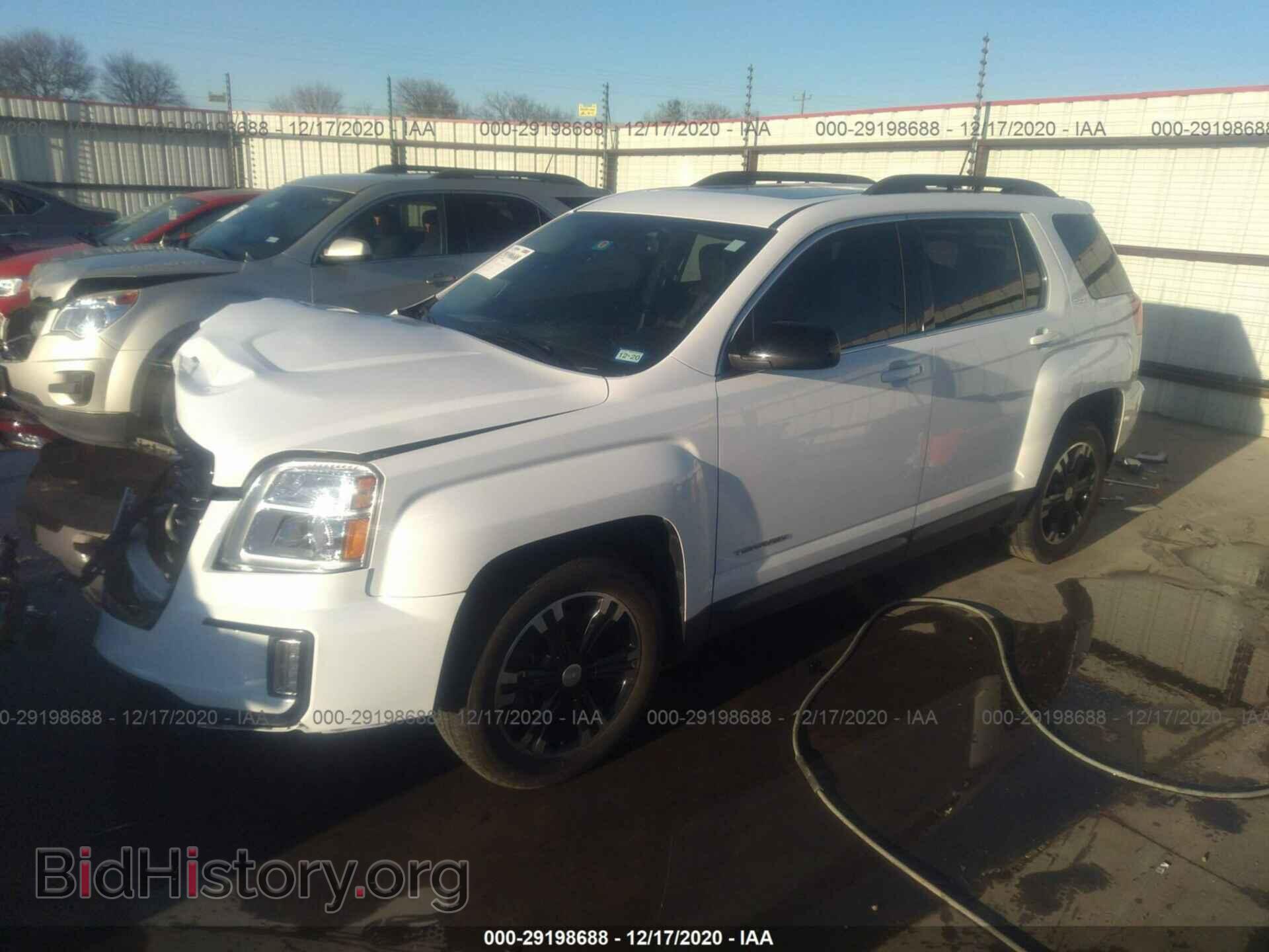 2017 GMC TERRAIN - VIN: 2GKFLUEK2H6226812 - Photo 2