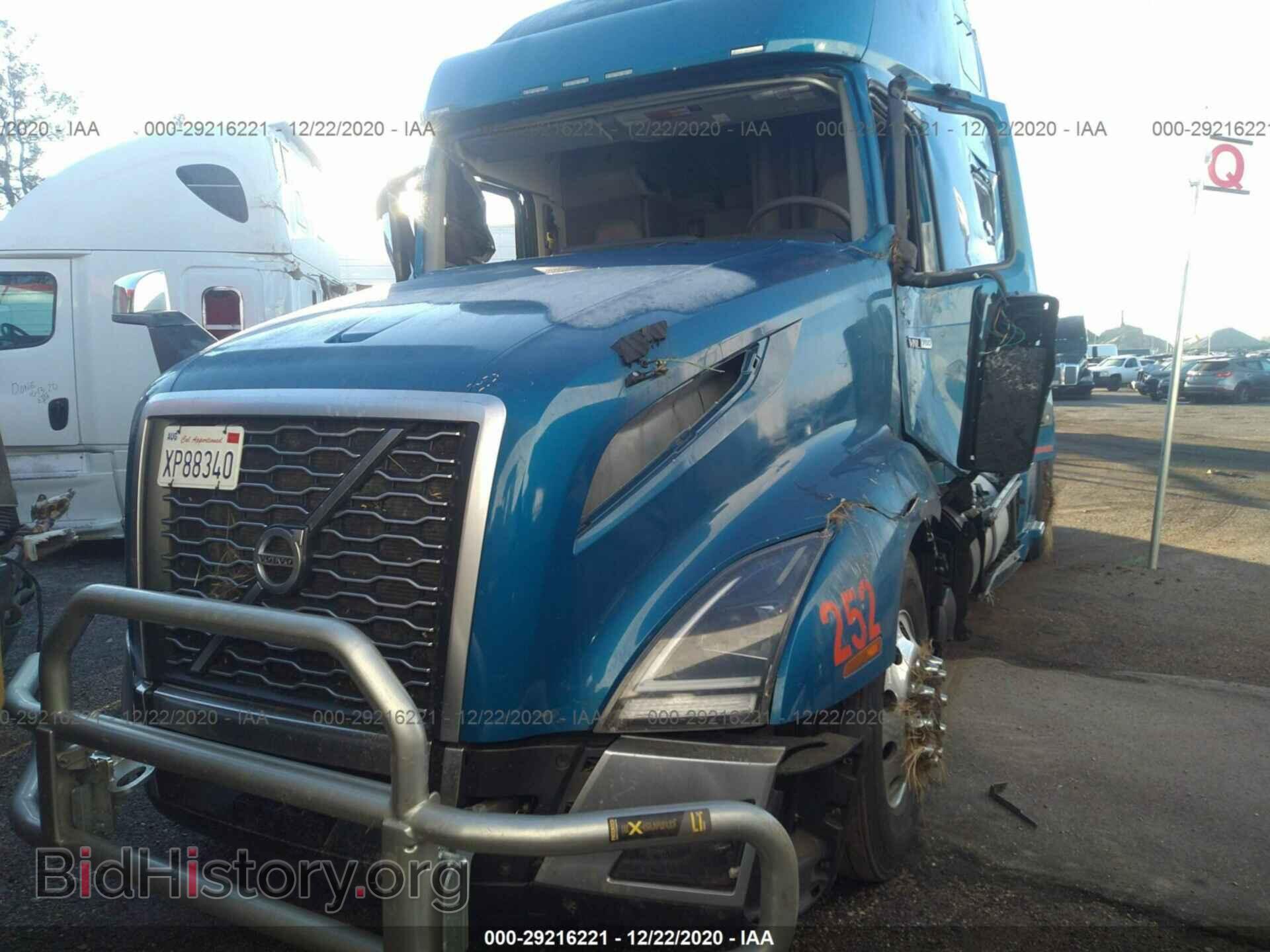 2021 VOLVO VN - VIN: 4V4NC9EH2MN228773 - Фото 2