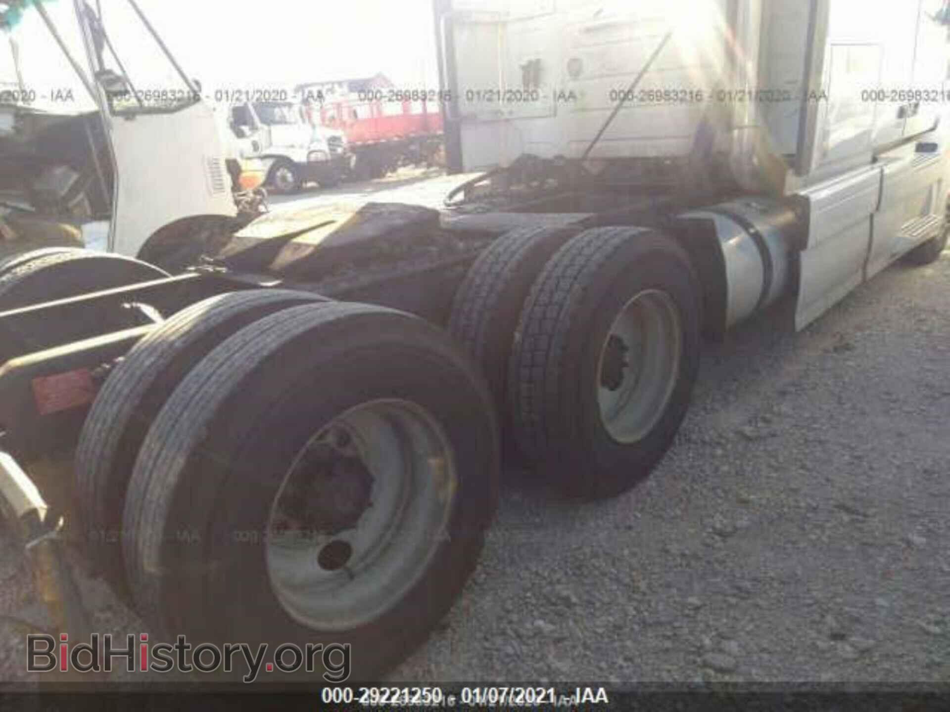 2012 VOLVO VN - VIN: 4V4NC9EJ8CN538704 - Фото 4
